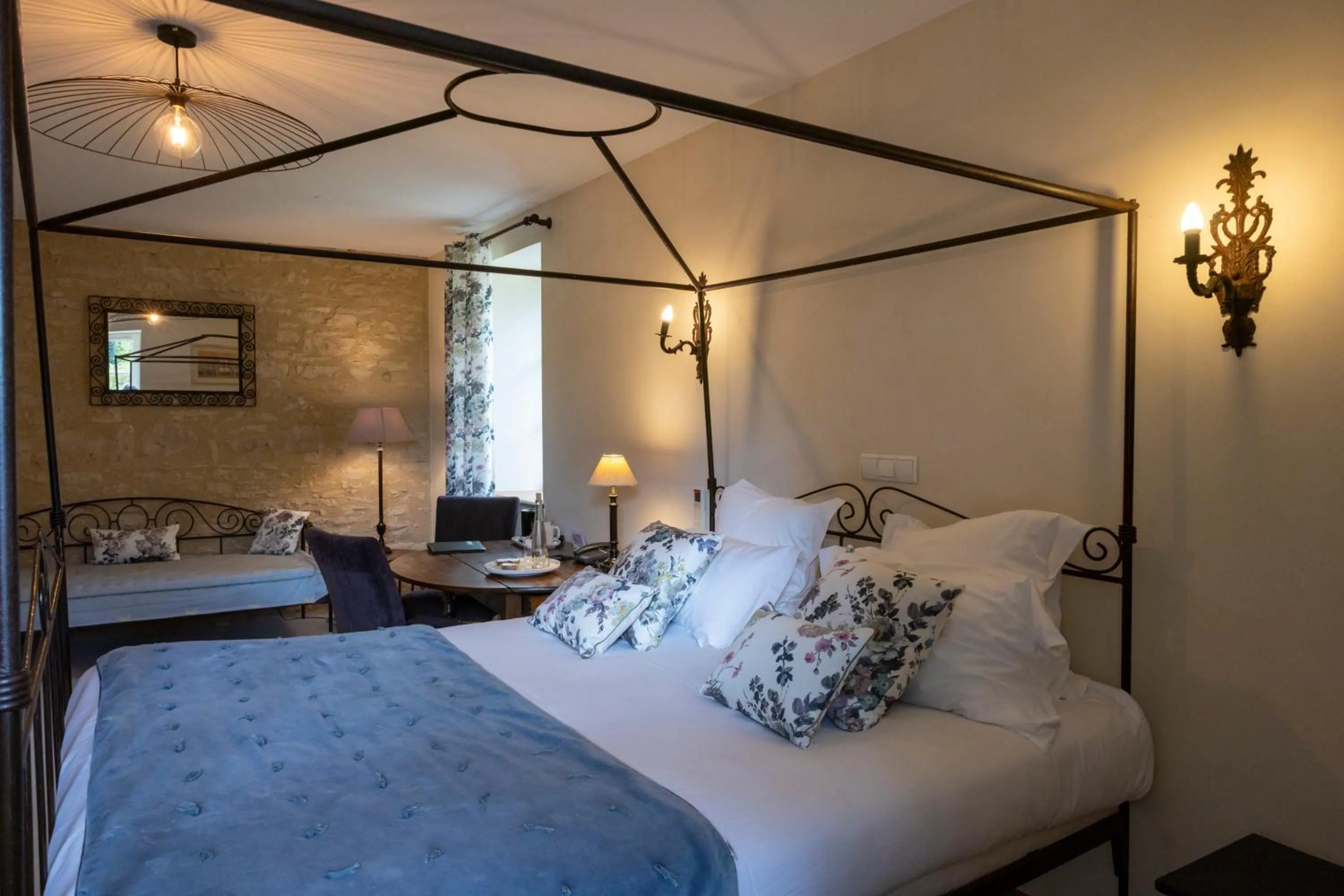 Bed in Hôtel Le Clos