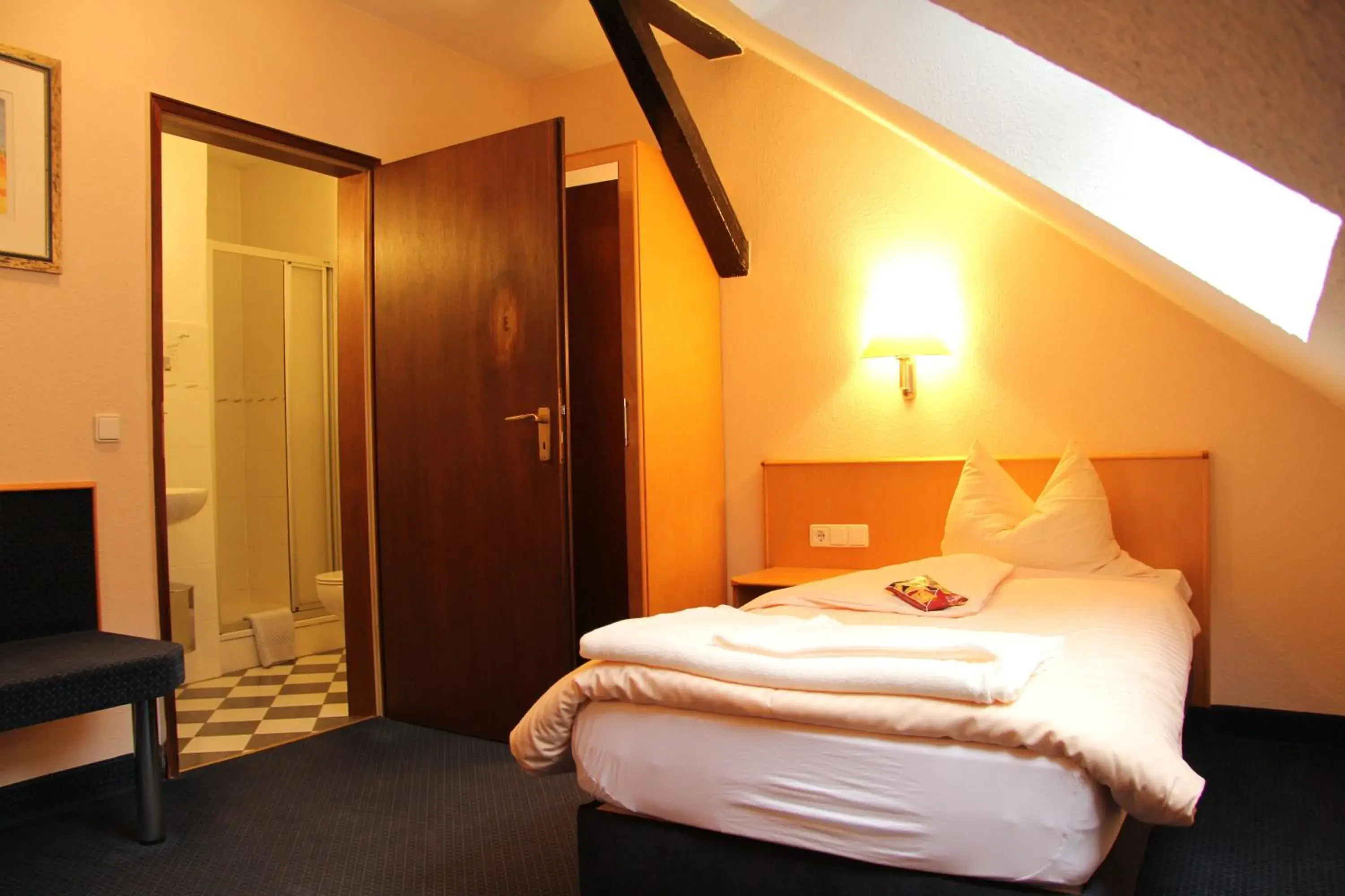 Single Room with Bathroom in Hotel Klinger Single Room with Bathroom in Hotel Klinger