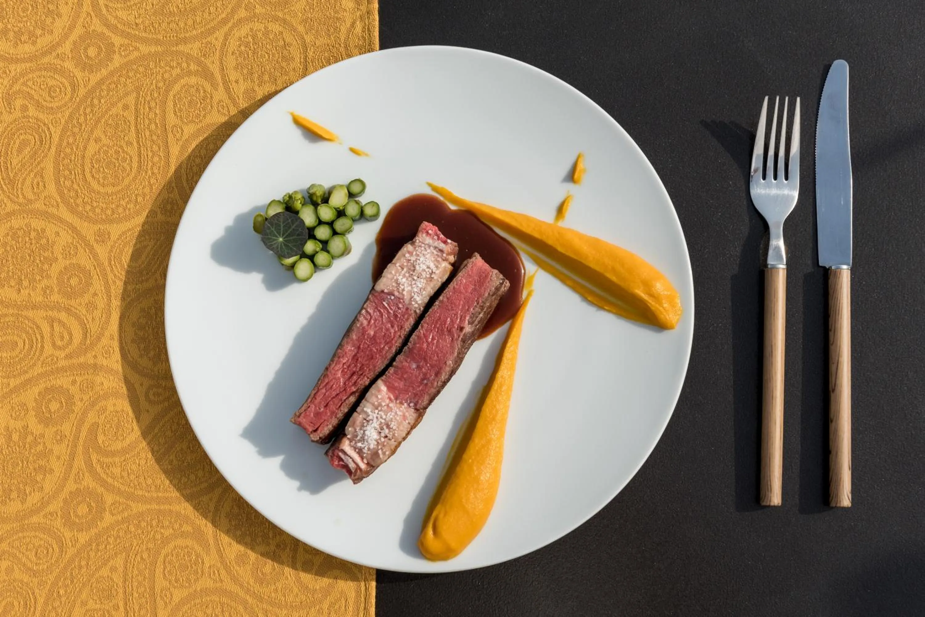 Restaurant/places to eat in Cocoon Suites