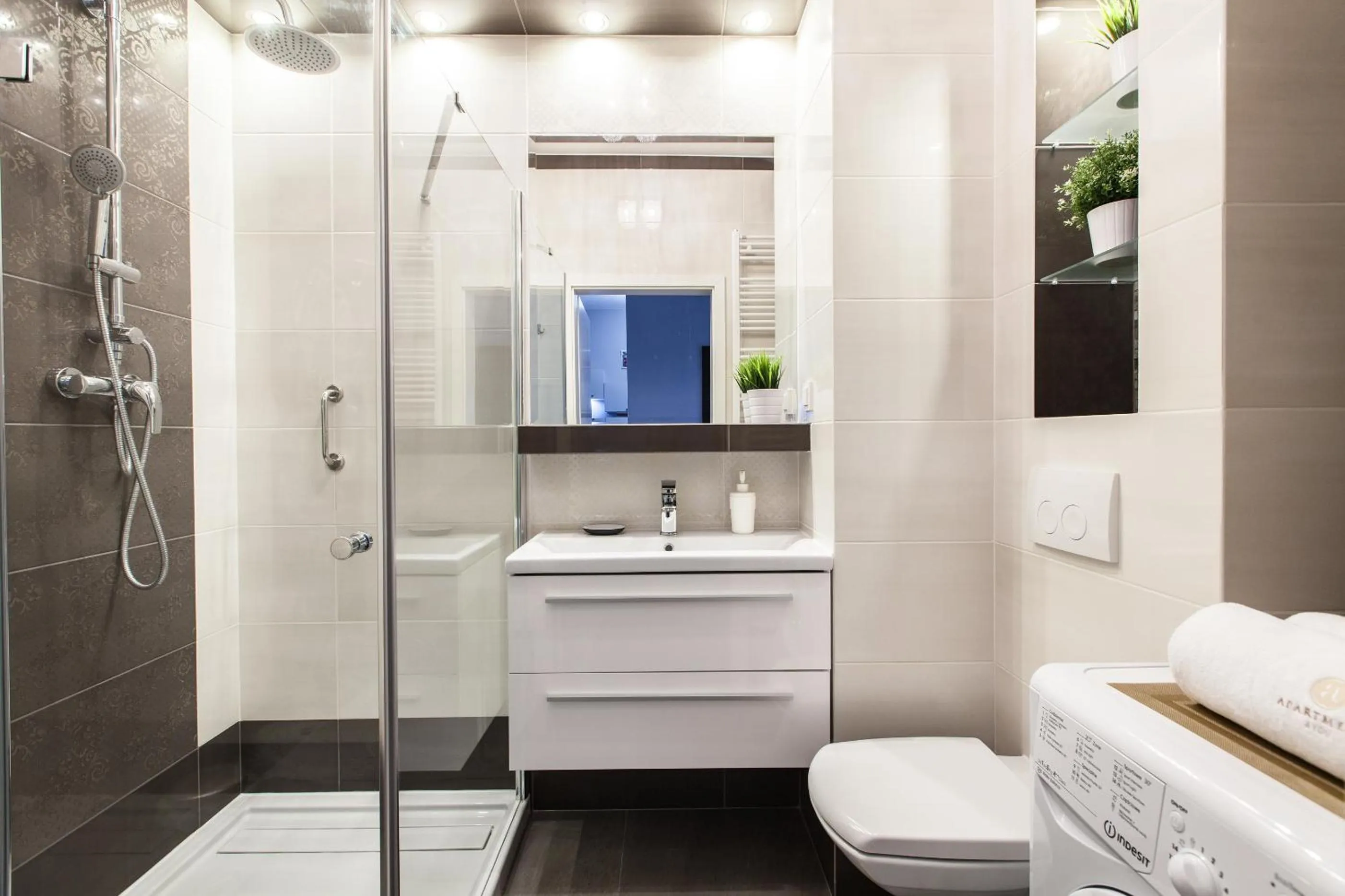 Shower in Warsaw Aparthotel