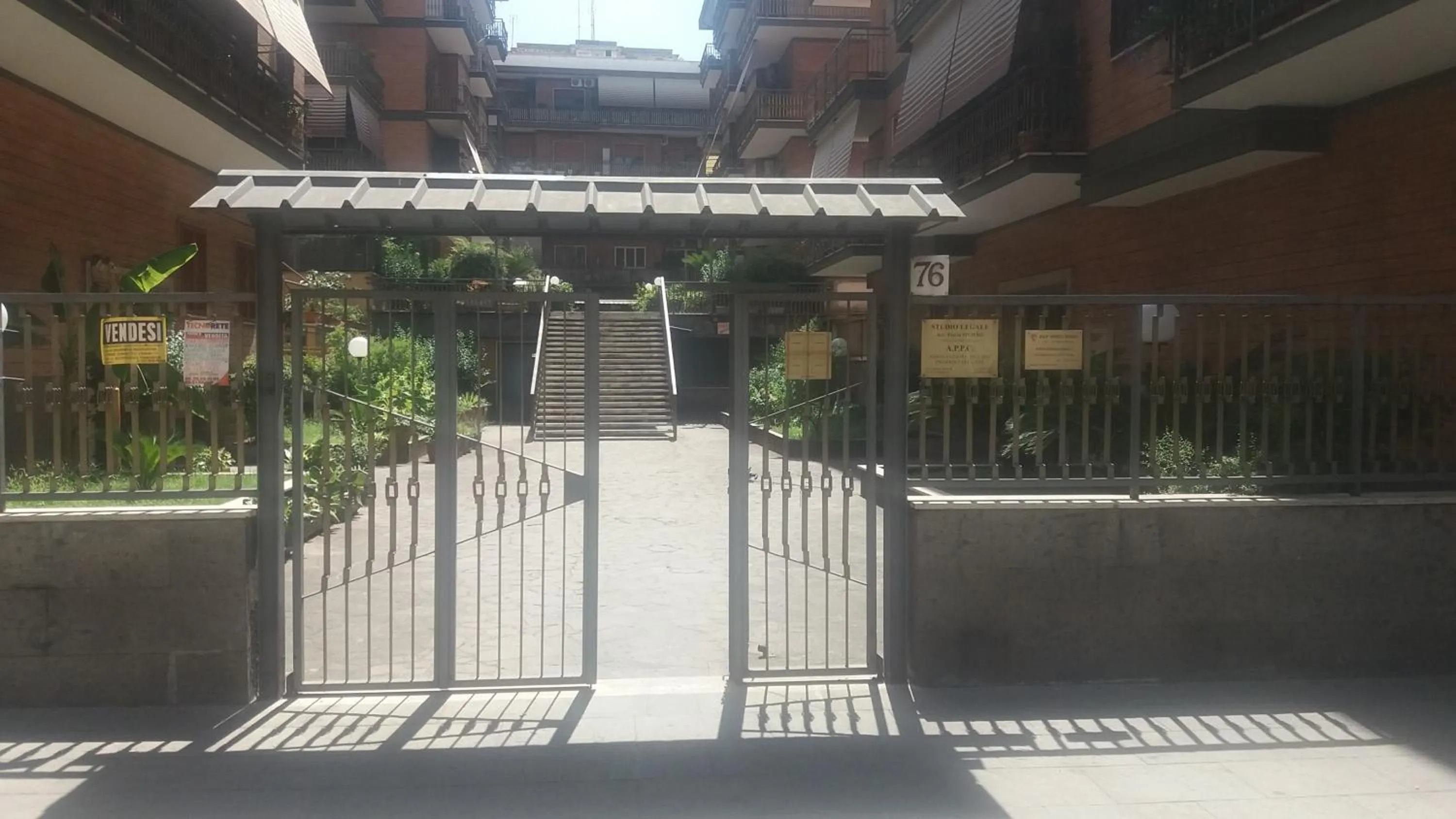 Facade/entrance in Domus Romae