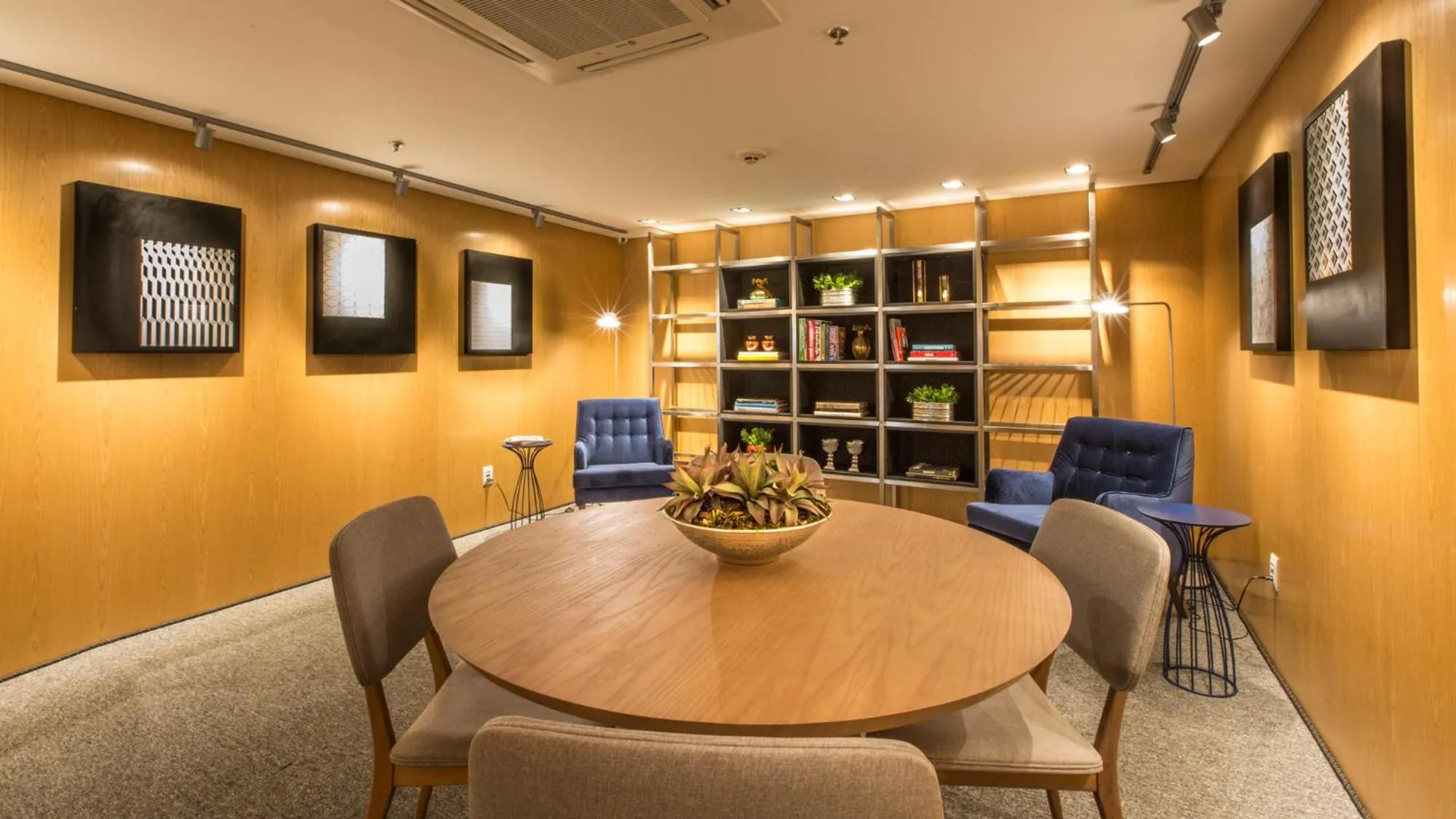 Library in Meliá Brasil 21