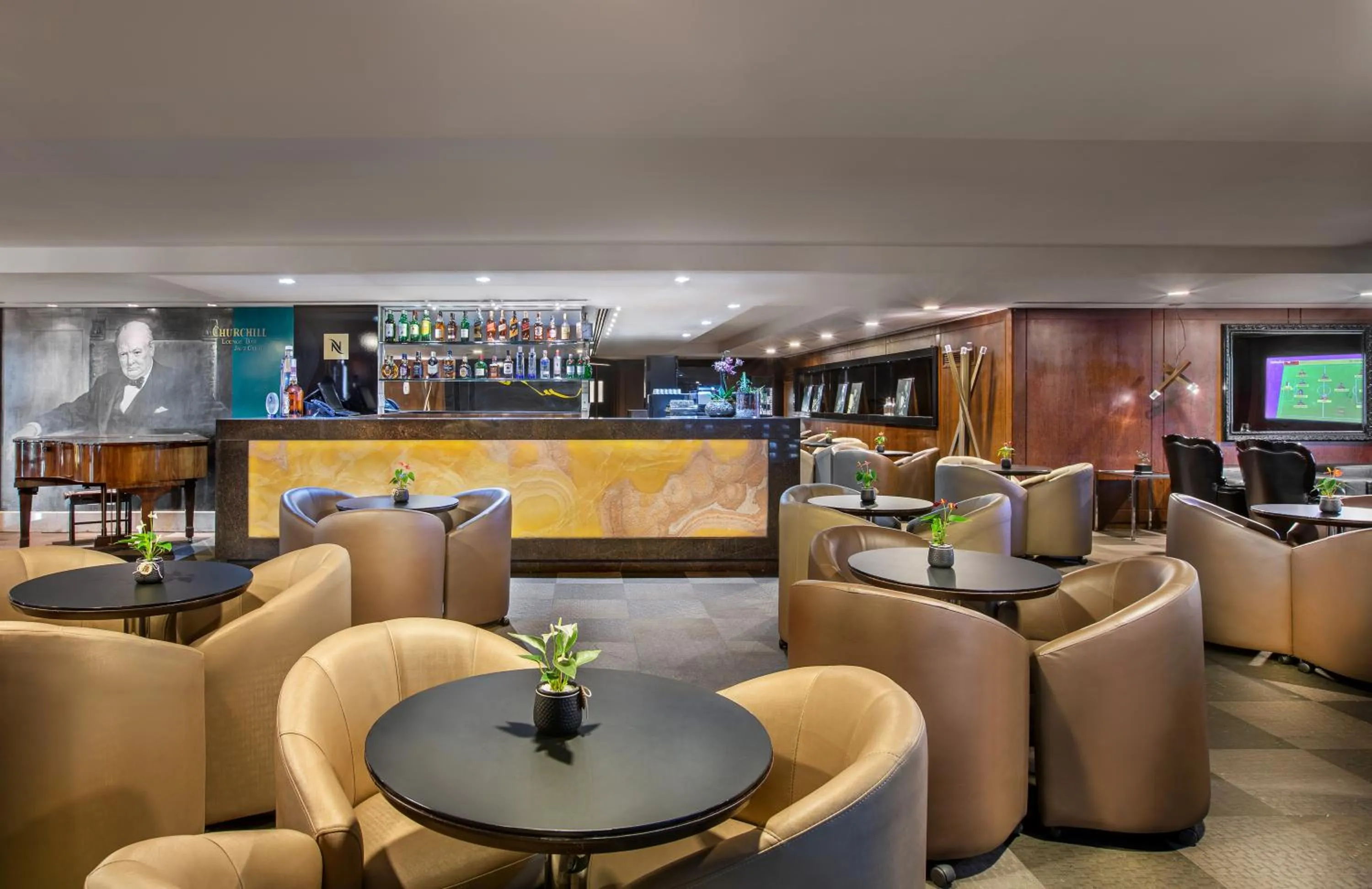 Communal lounge/ TV room in Meliá Brasil 21