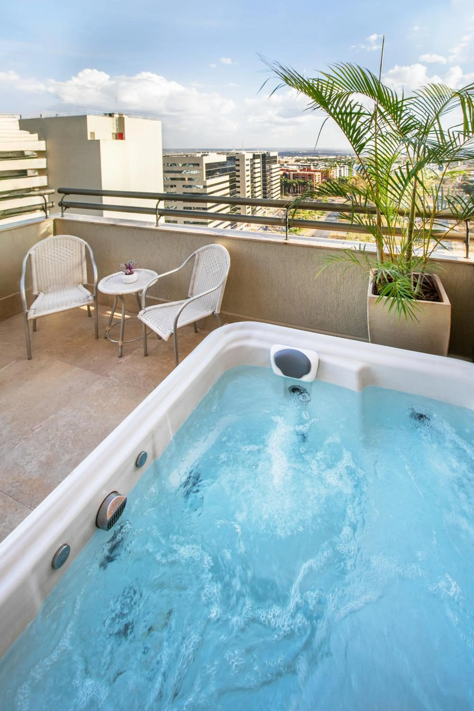 Hot Tub in Meliá Brasil 21