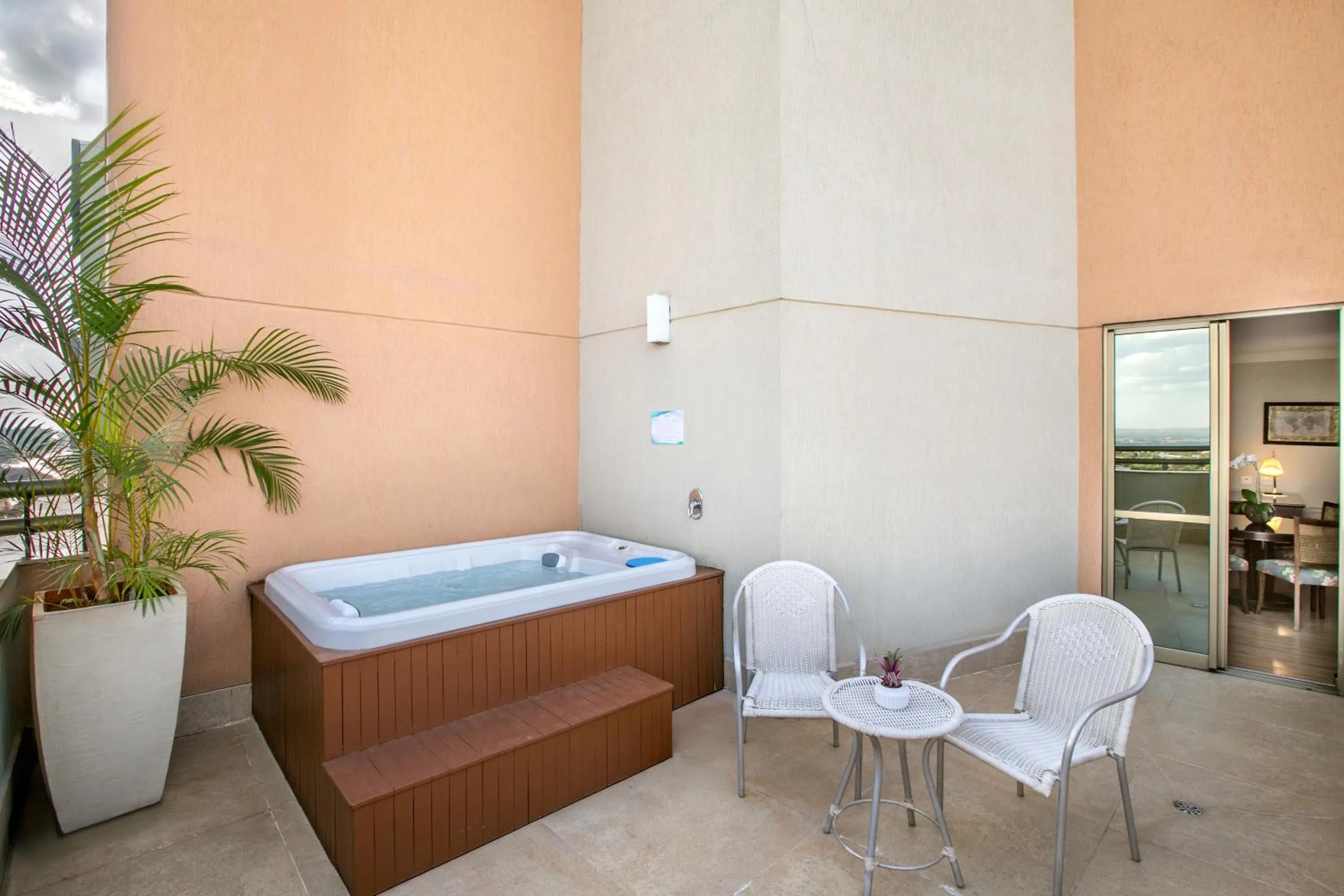 Hot Tub in Meliá Brasil 21