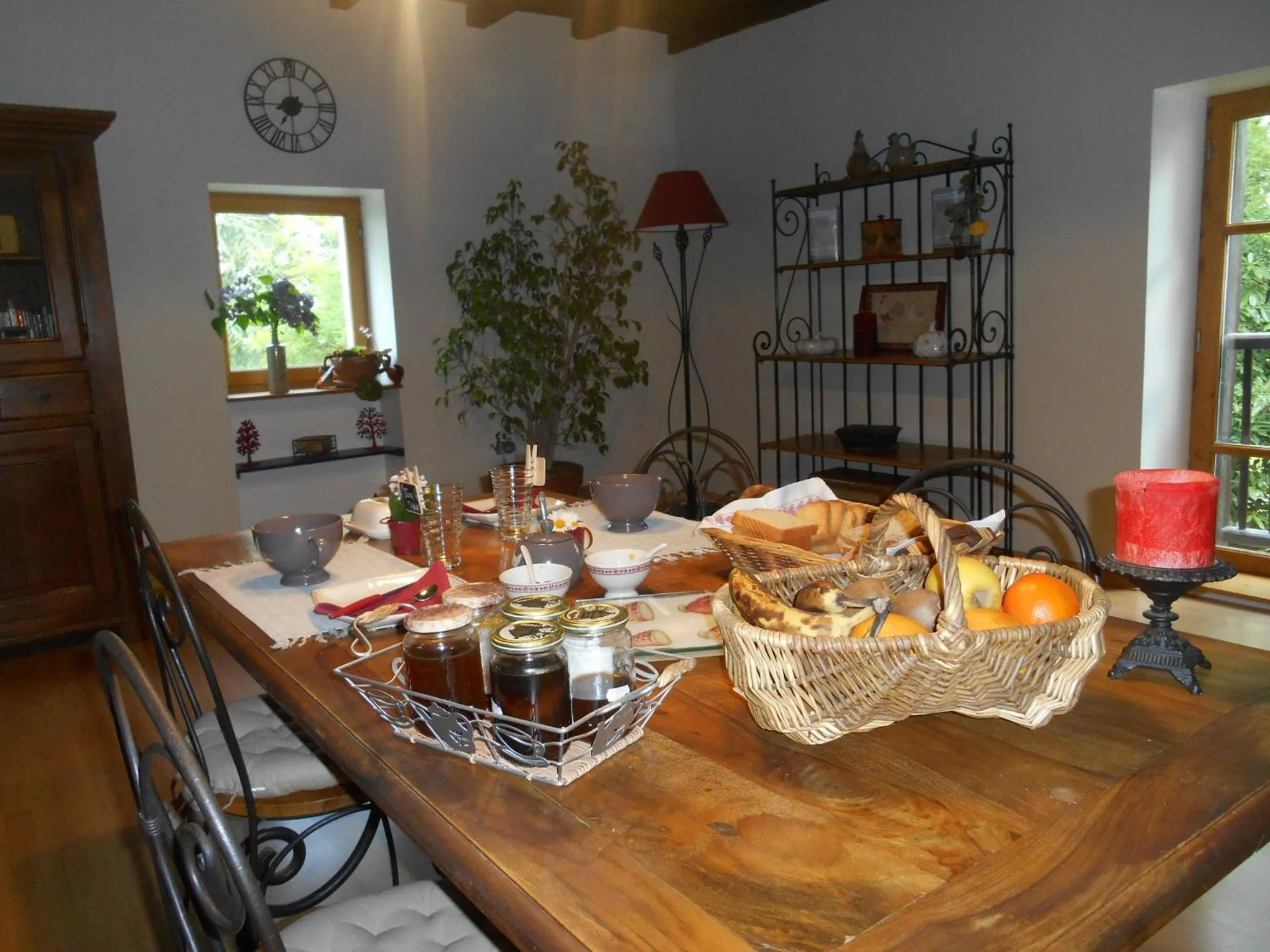 Continental breakfast in Les Chambres d'Hôtes du Rouyre