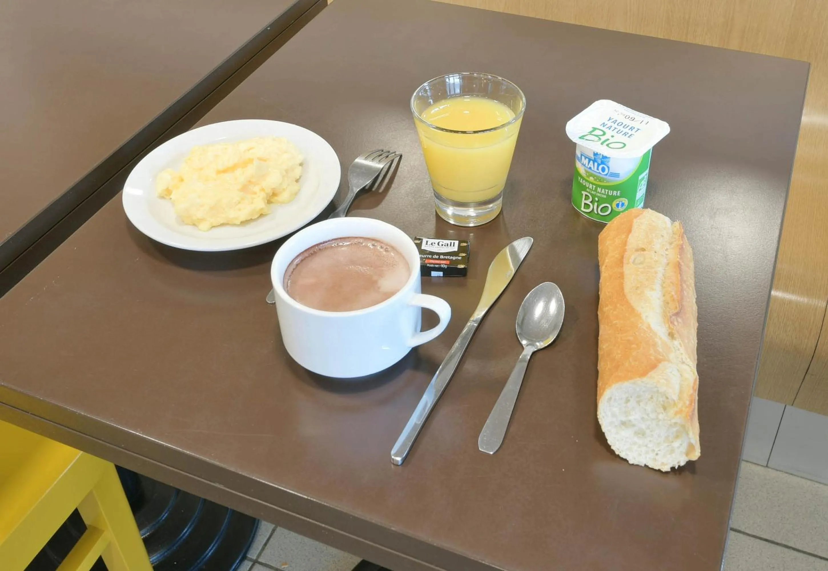 Breakfast in B&B HOTEL Le Mans Sud