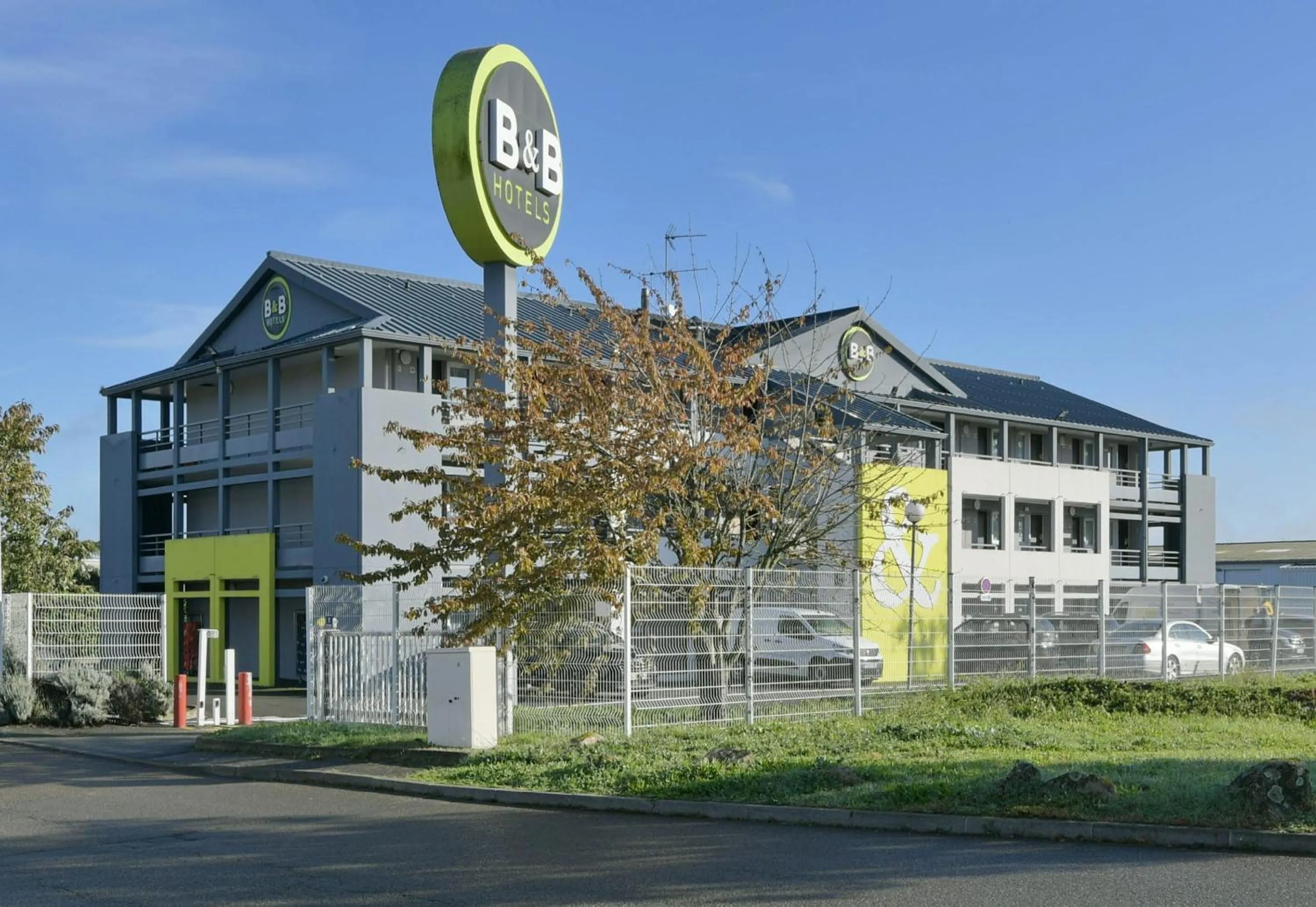 Property building in B&B HOTEL Le Mans Sud