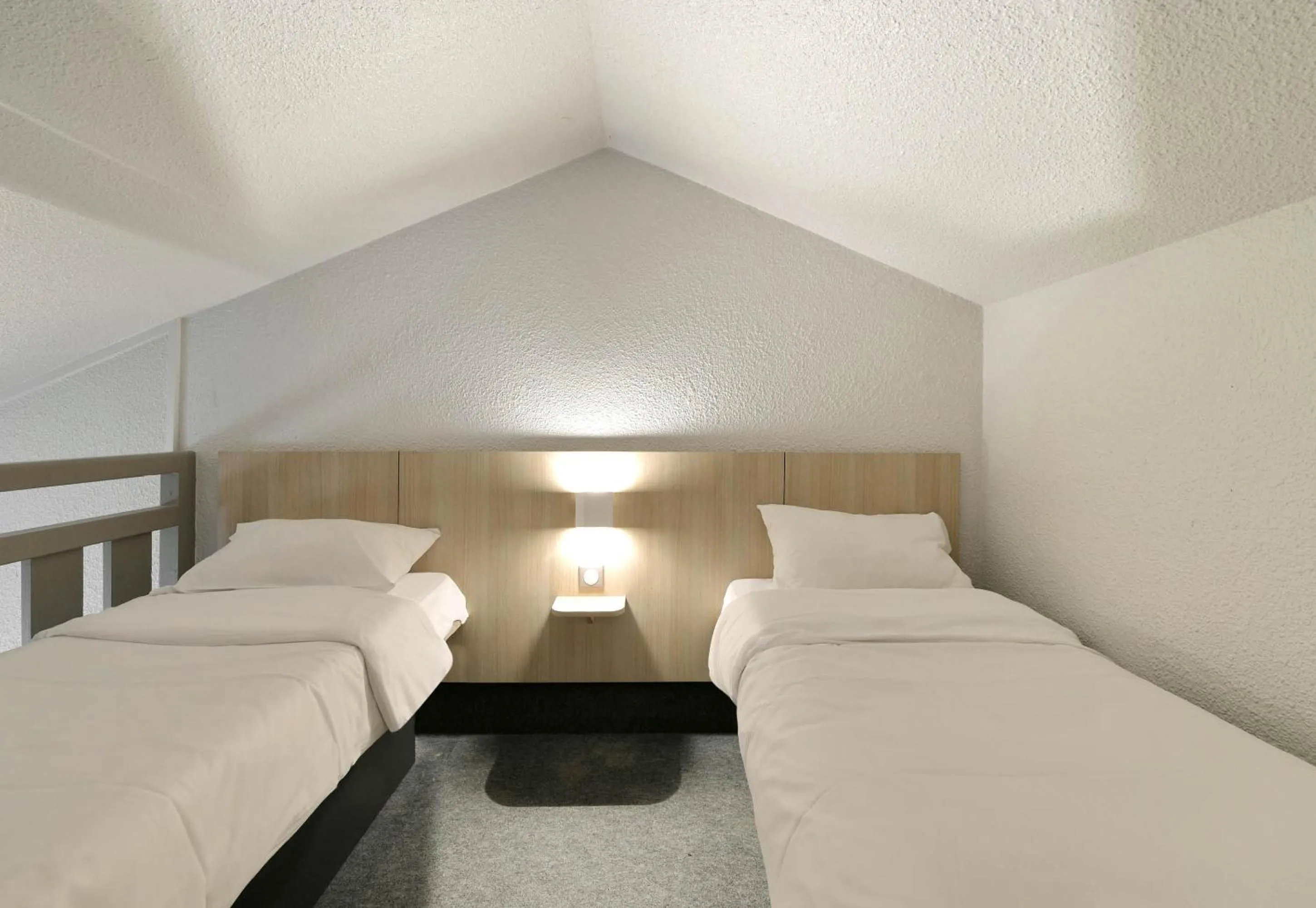 Bedroom, Bed in B&B HOTEL Le Mans Sud