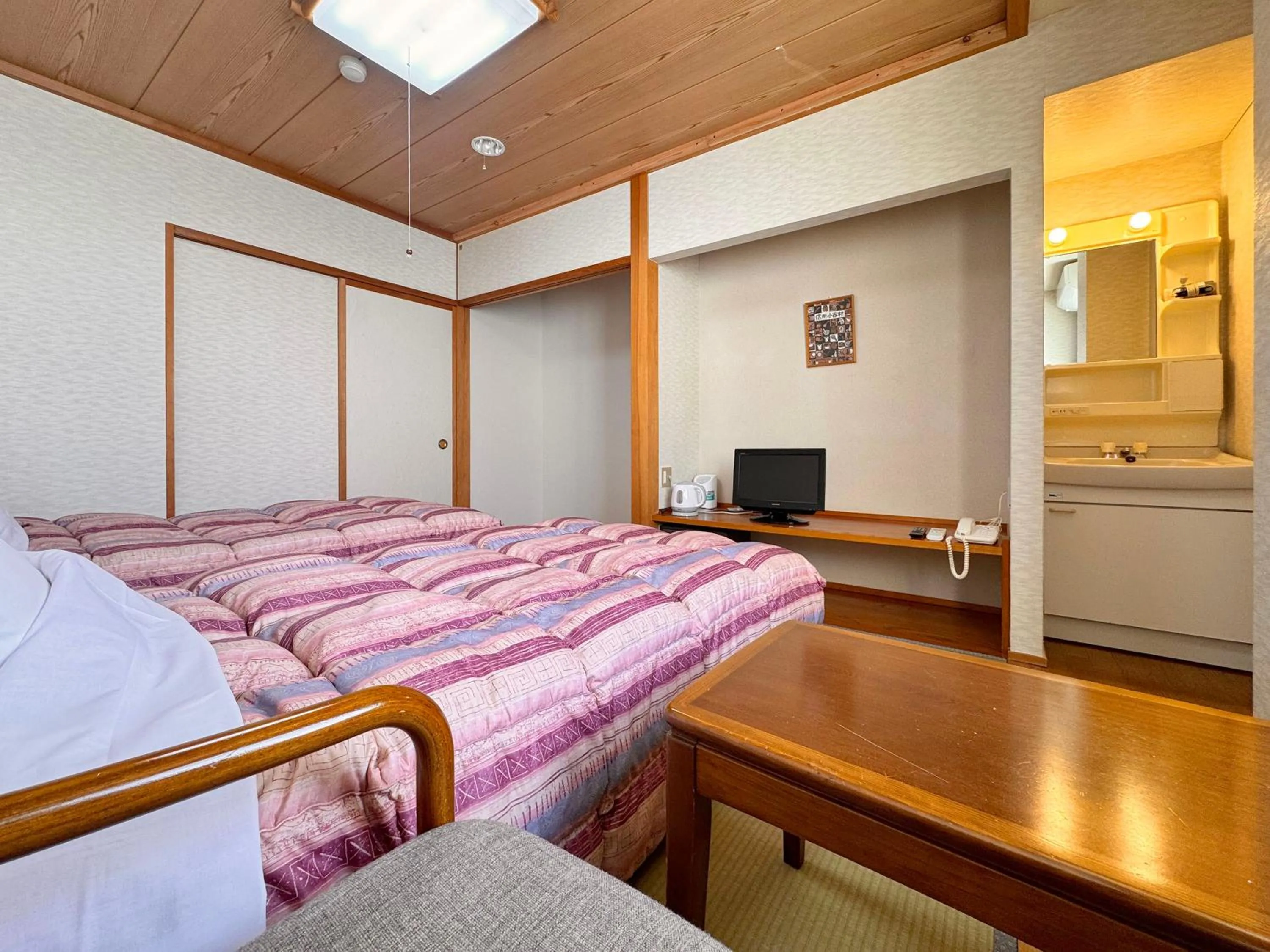 Photo of the whole room, Bed in Hakuba Tsugaike Sunrise Tanne