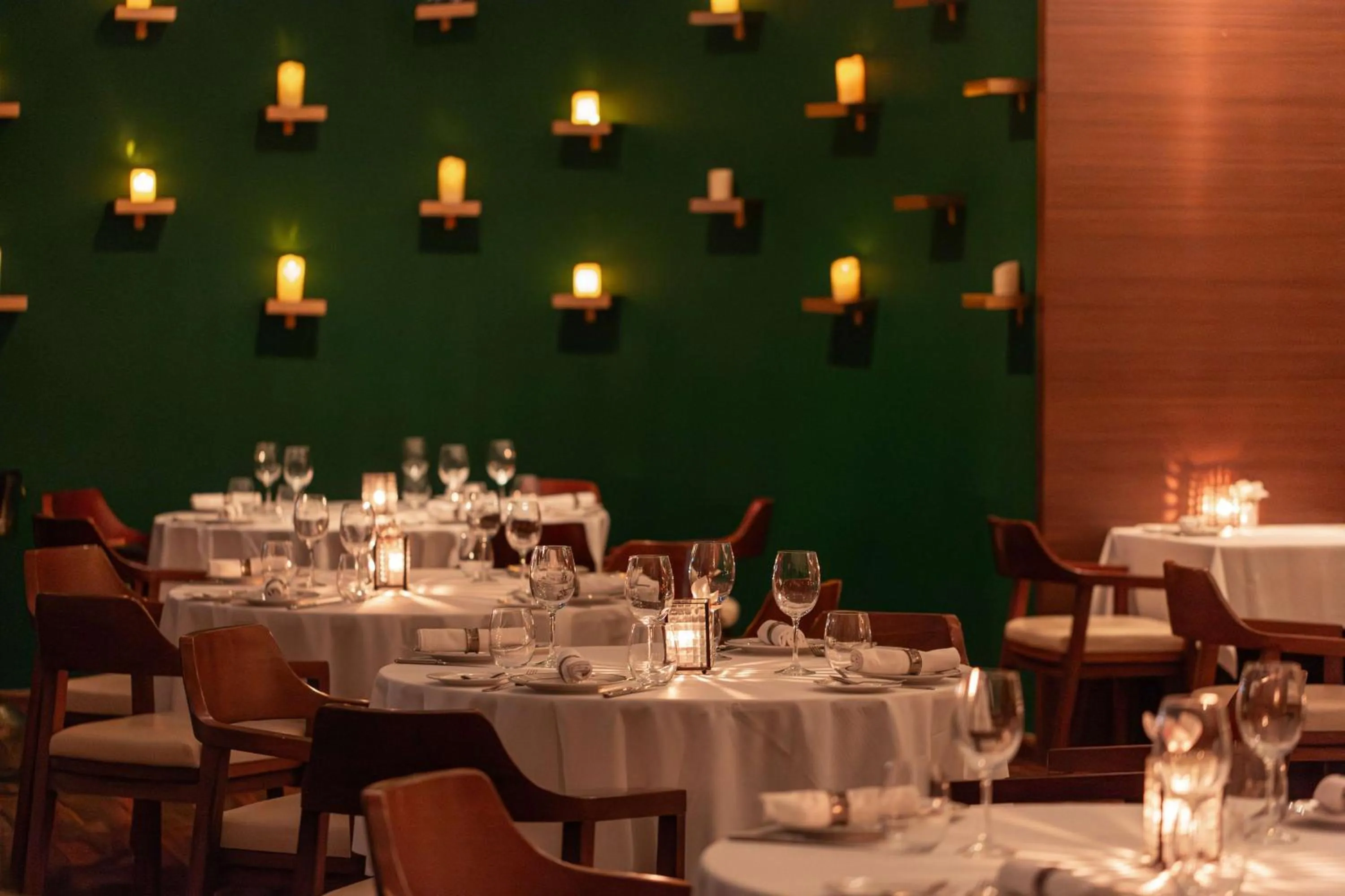 Restaurant/places to eat in Hilton Dubai Al Habtoor City