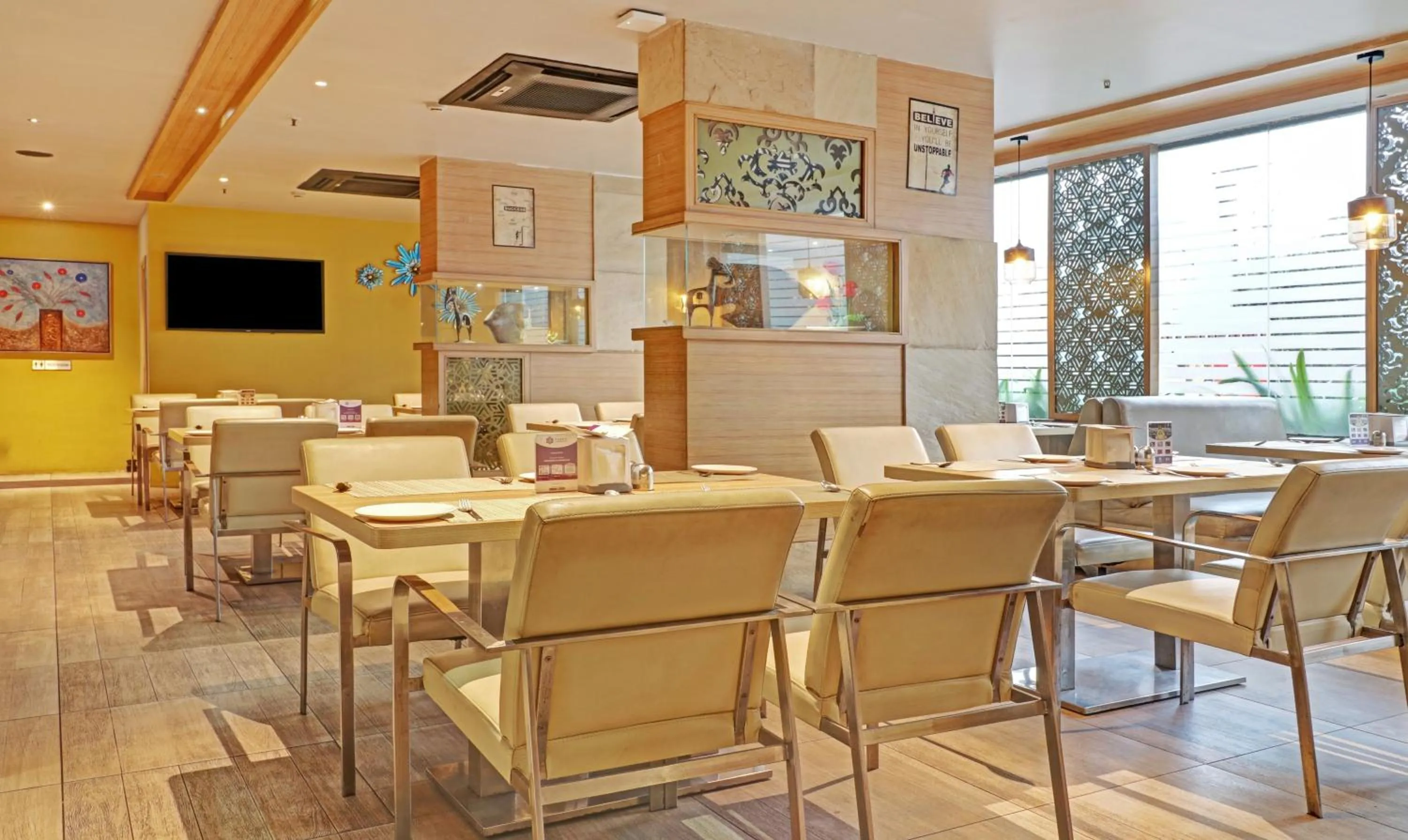 Restaurant/places to eat in Hotel Park N