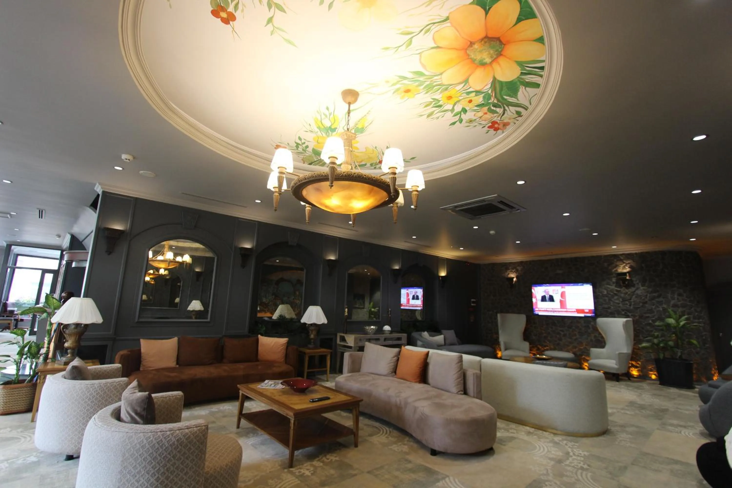 Lobby or reception in Funda Hotel