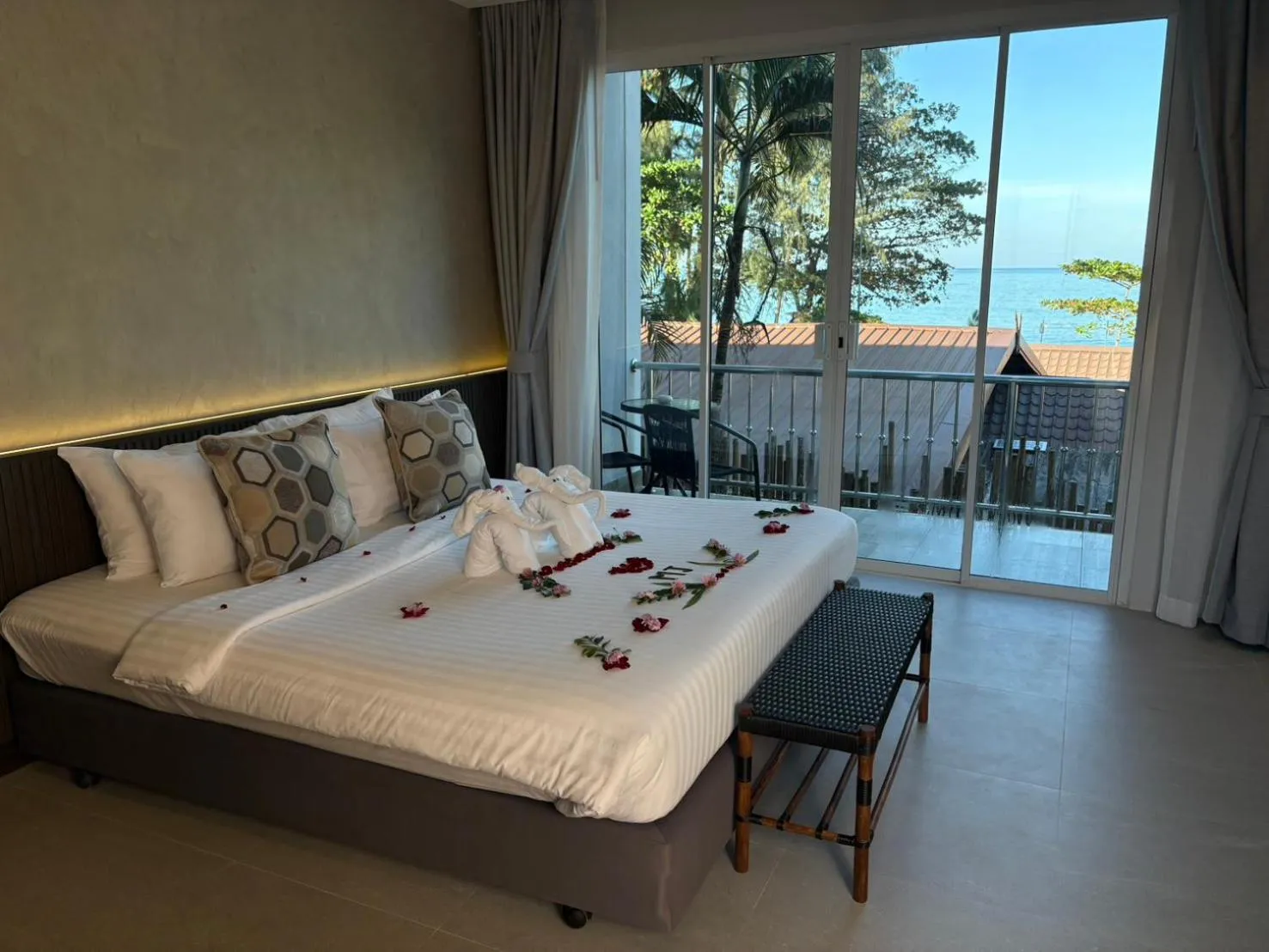 Bed in MJ Boutique Hotel Khao Lak