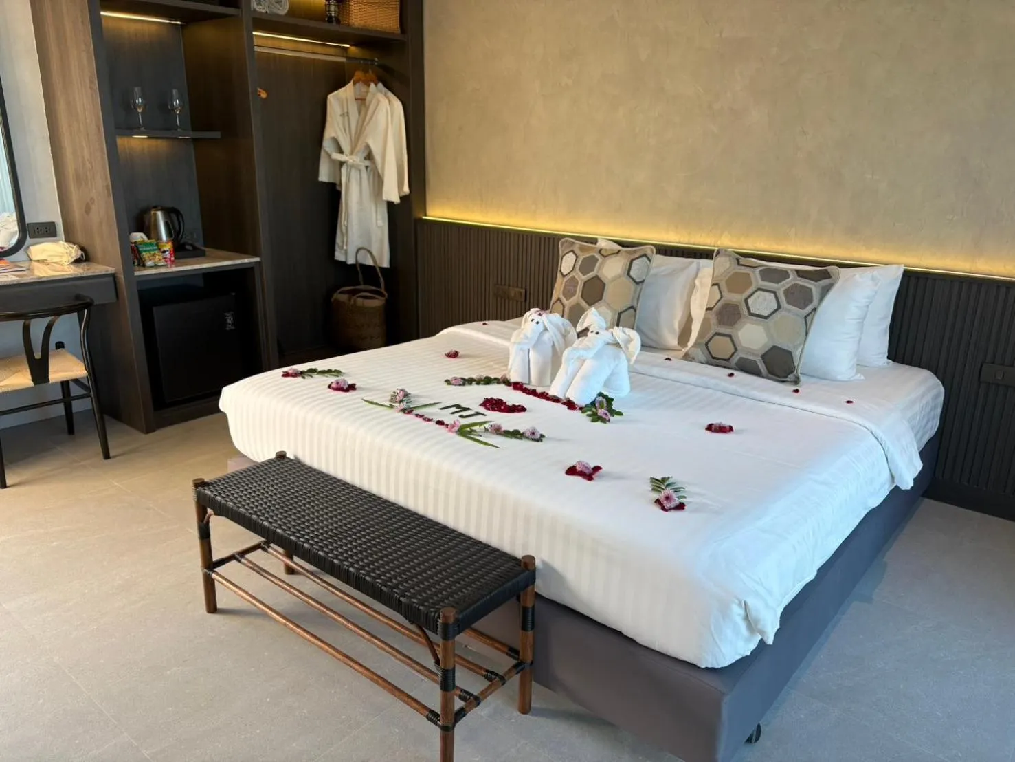 Bed in MJ Boutique Hotel Khao Lak