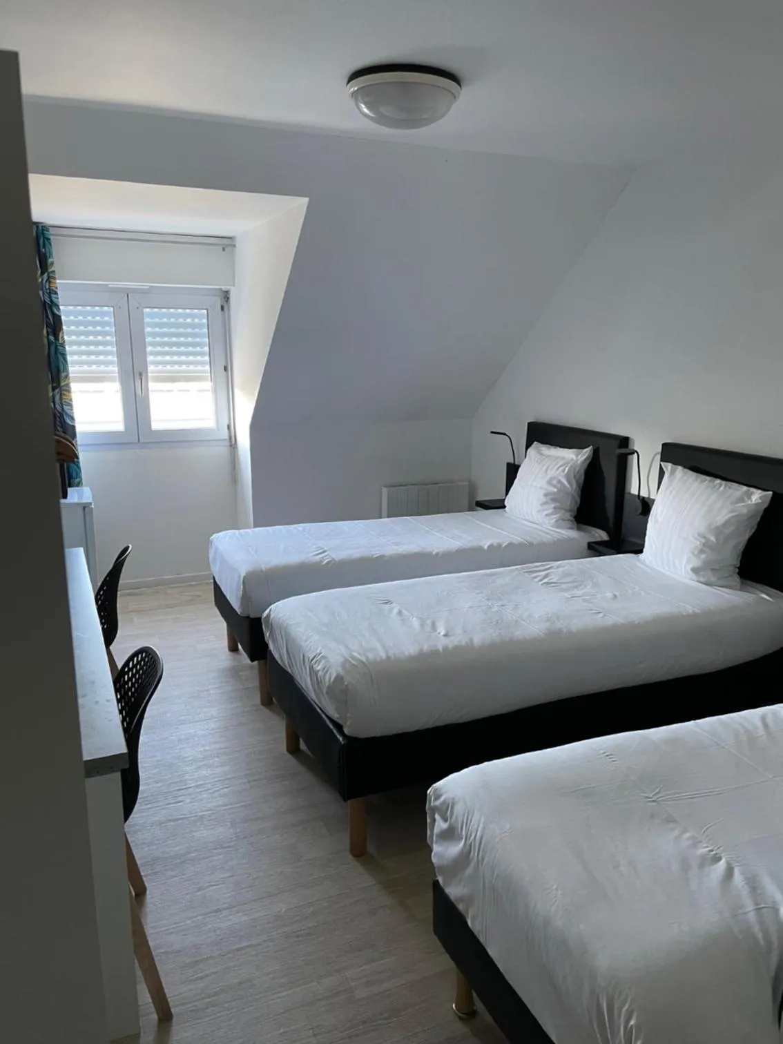 Property building, Bed in Brit Hotel Cherbourg