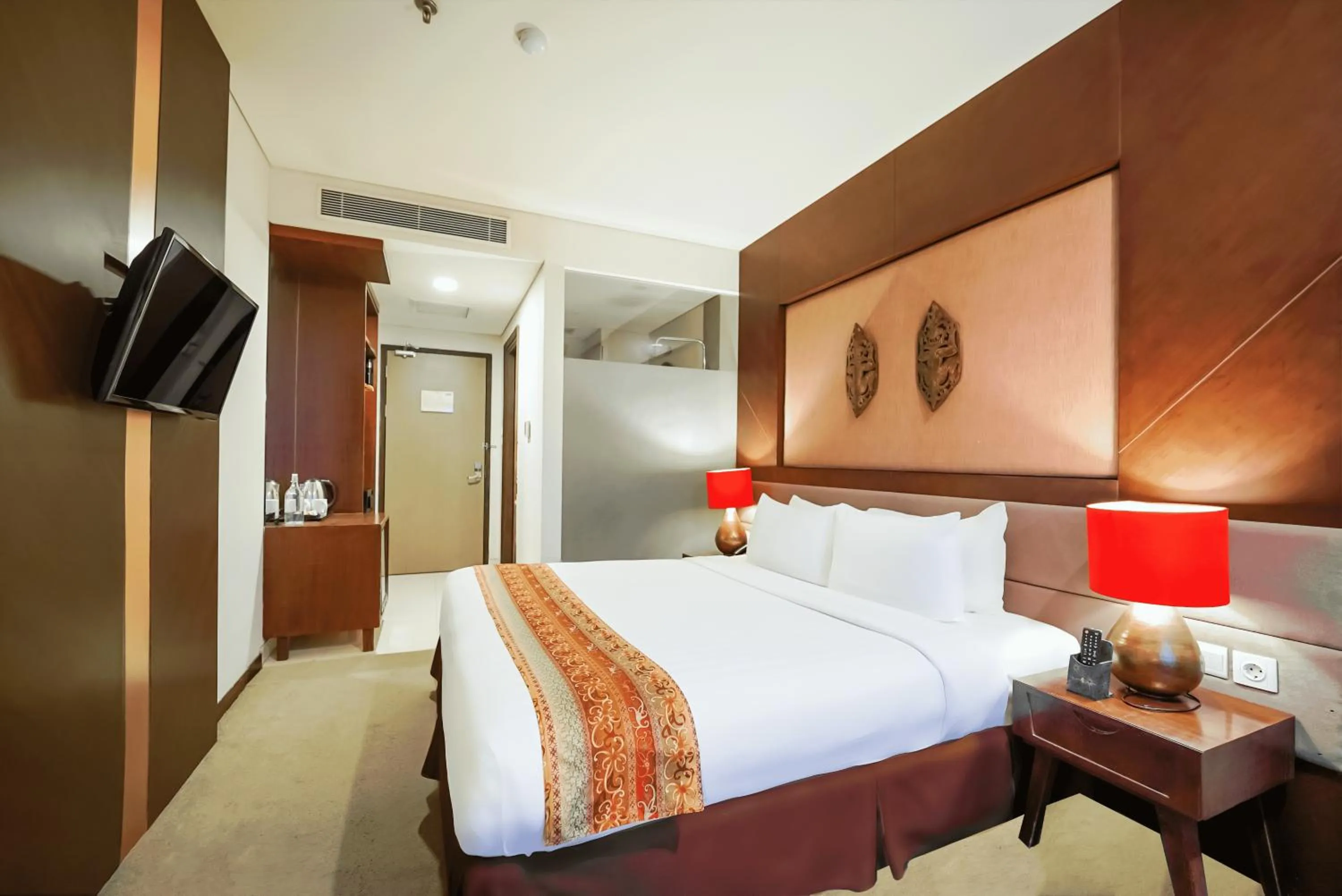 Bedroom, Bed in Grand Tjokro Hotel Balikpapan