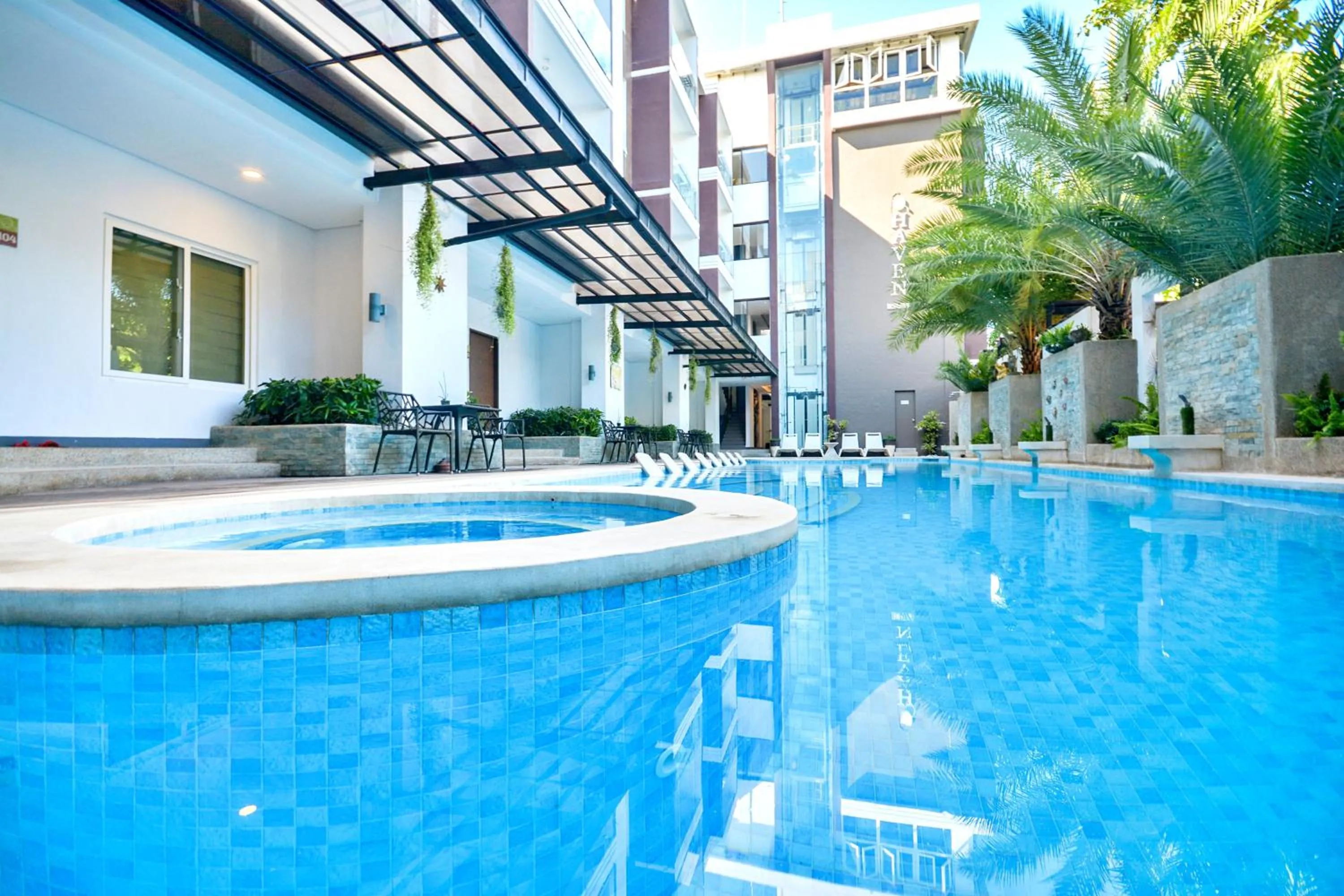 Swimming pool in Boracay Haven Suites