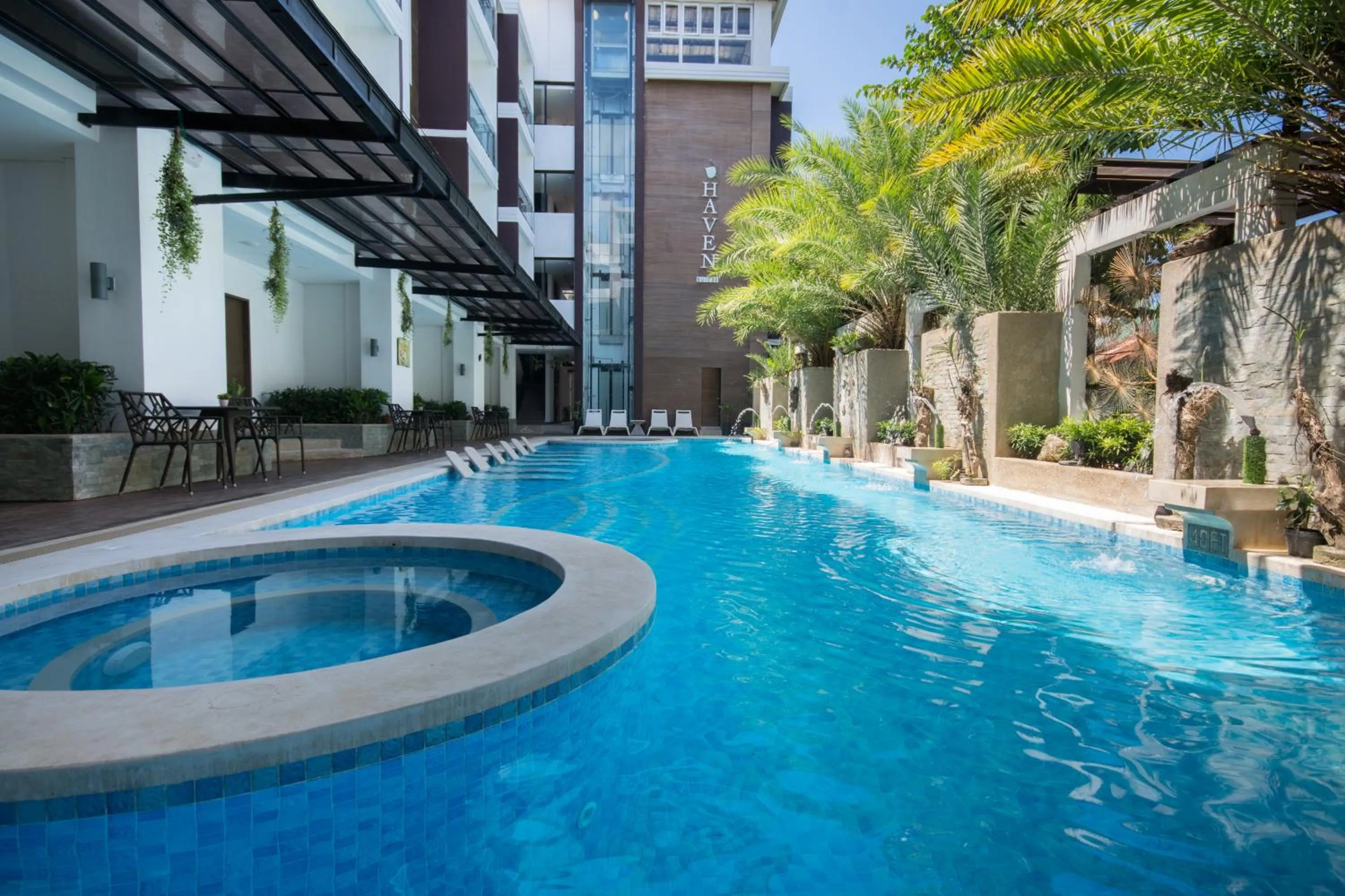 Swimming pool in Boracay Haven Suites