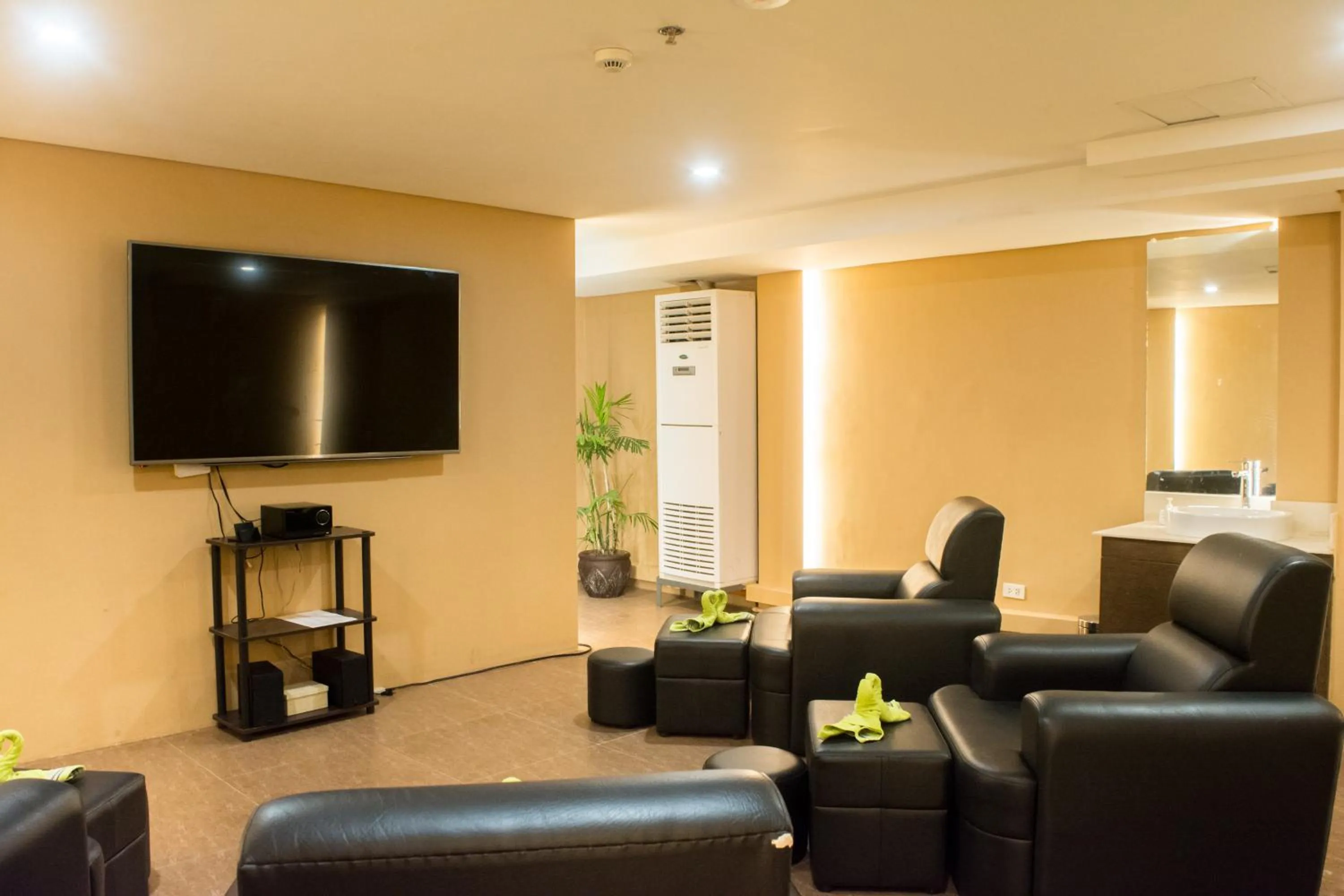 TV and multimedia in Boracay Haven Suites
