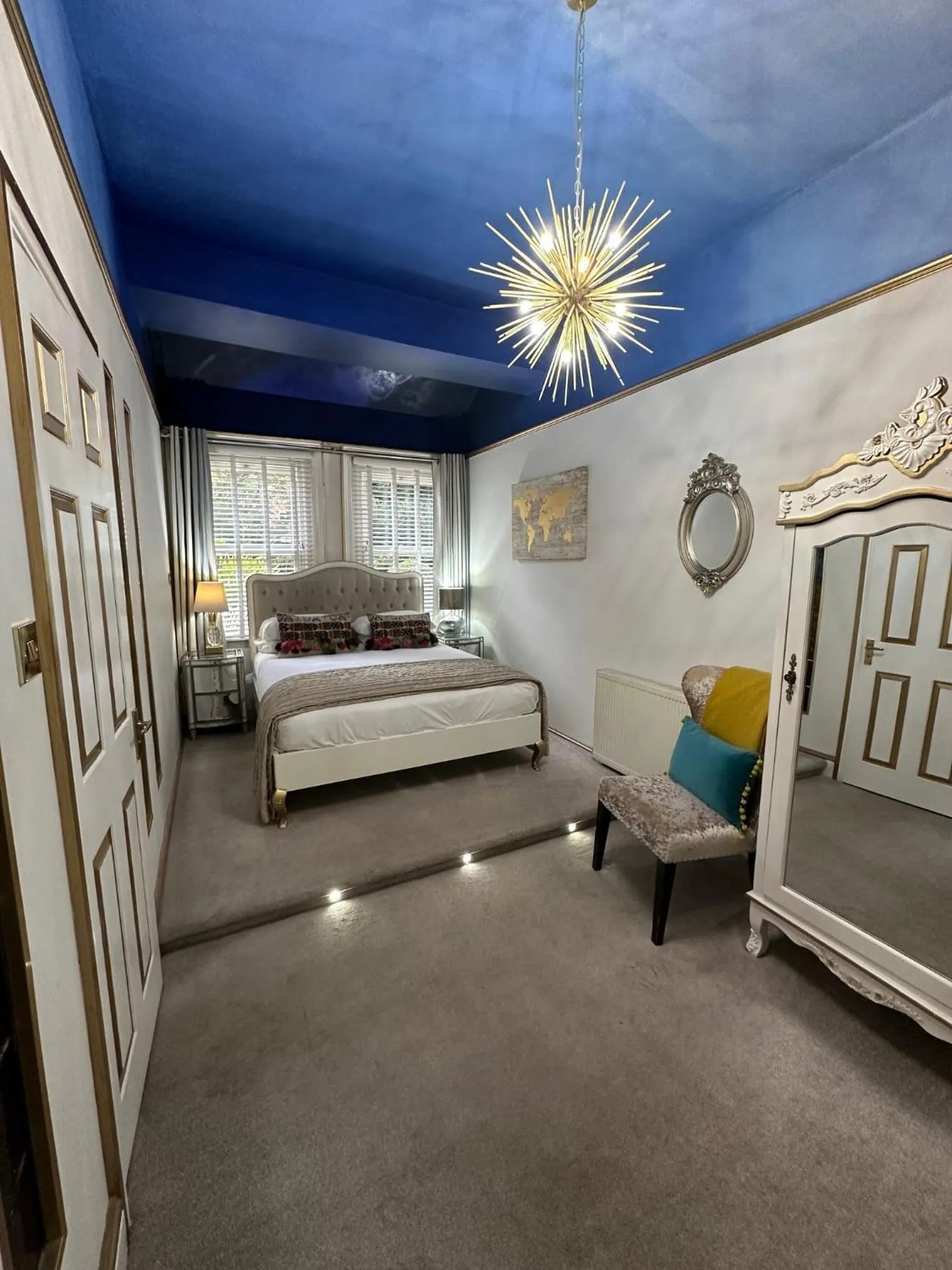 Bedroom, Bed in Derby Manor