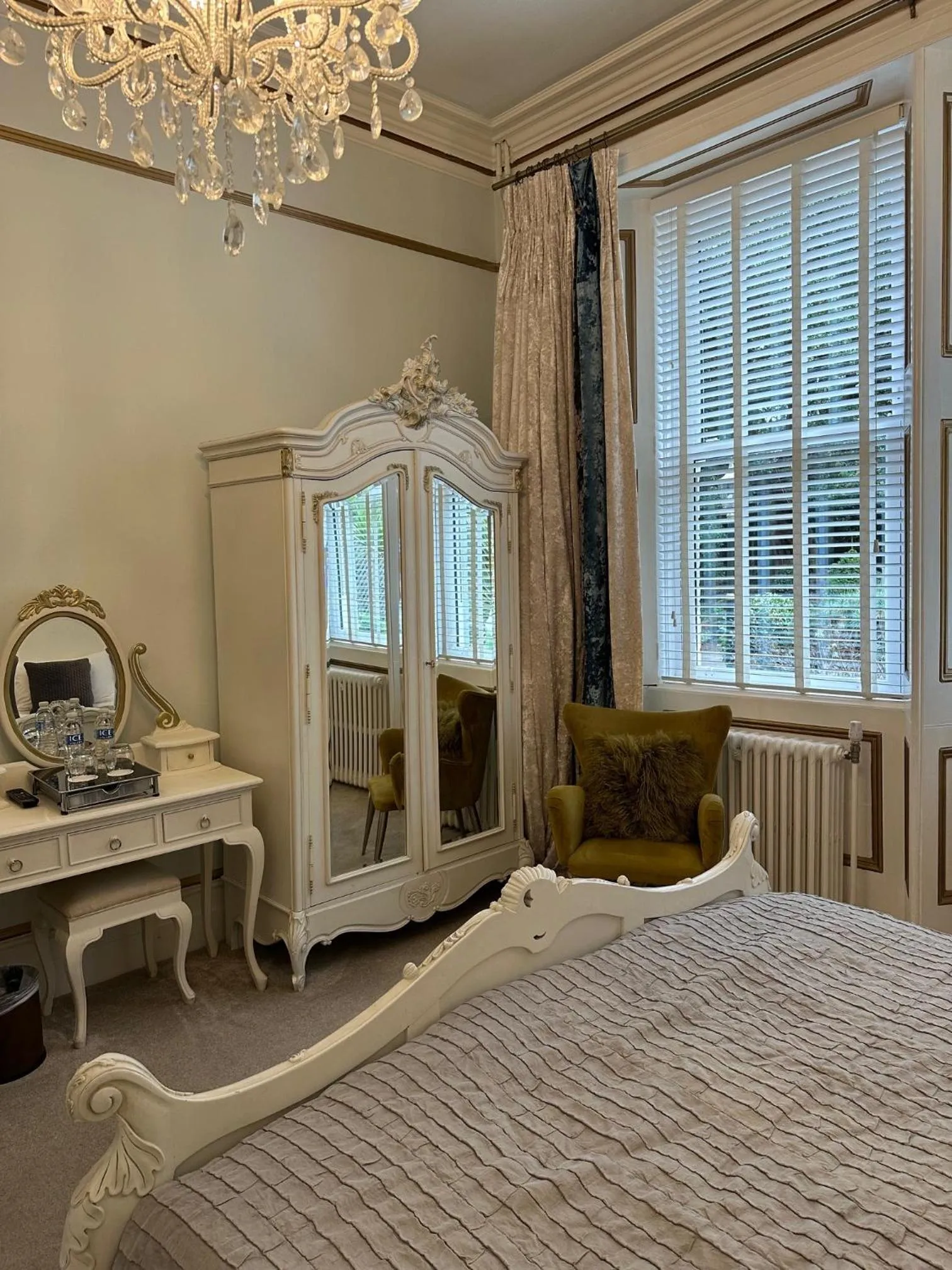 Bedroom, Bed in Derby Manor