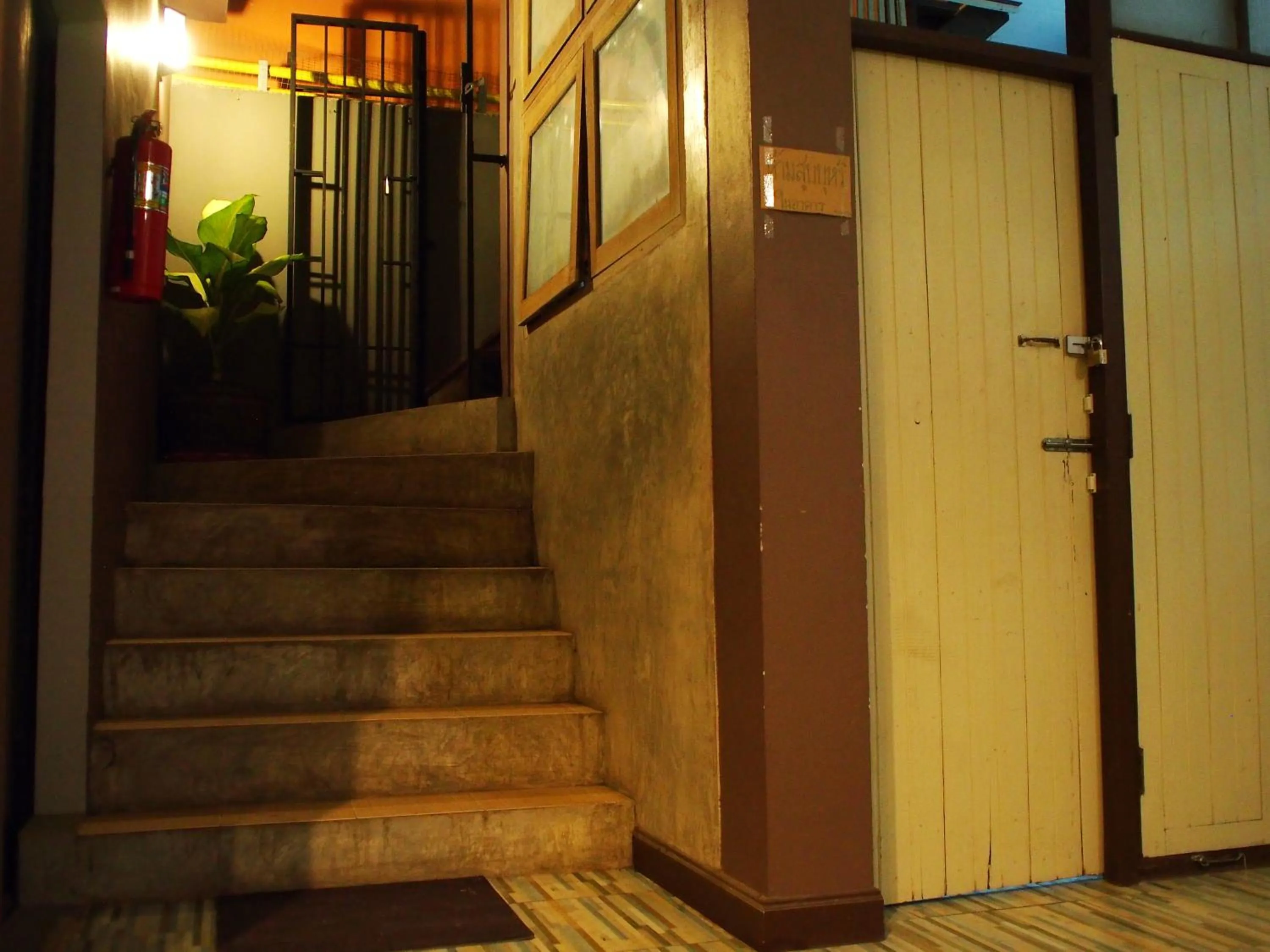 Area and facilities in Chommuang Guest House