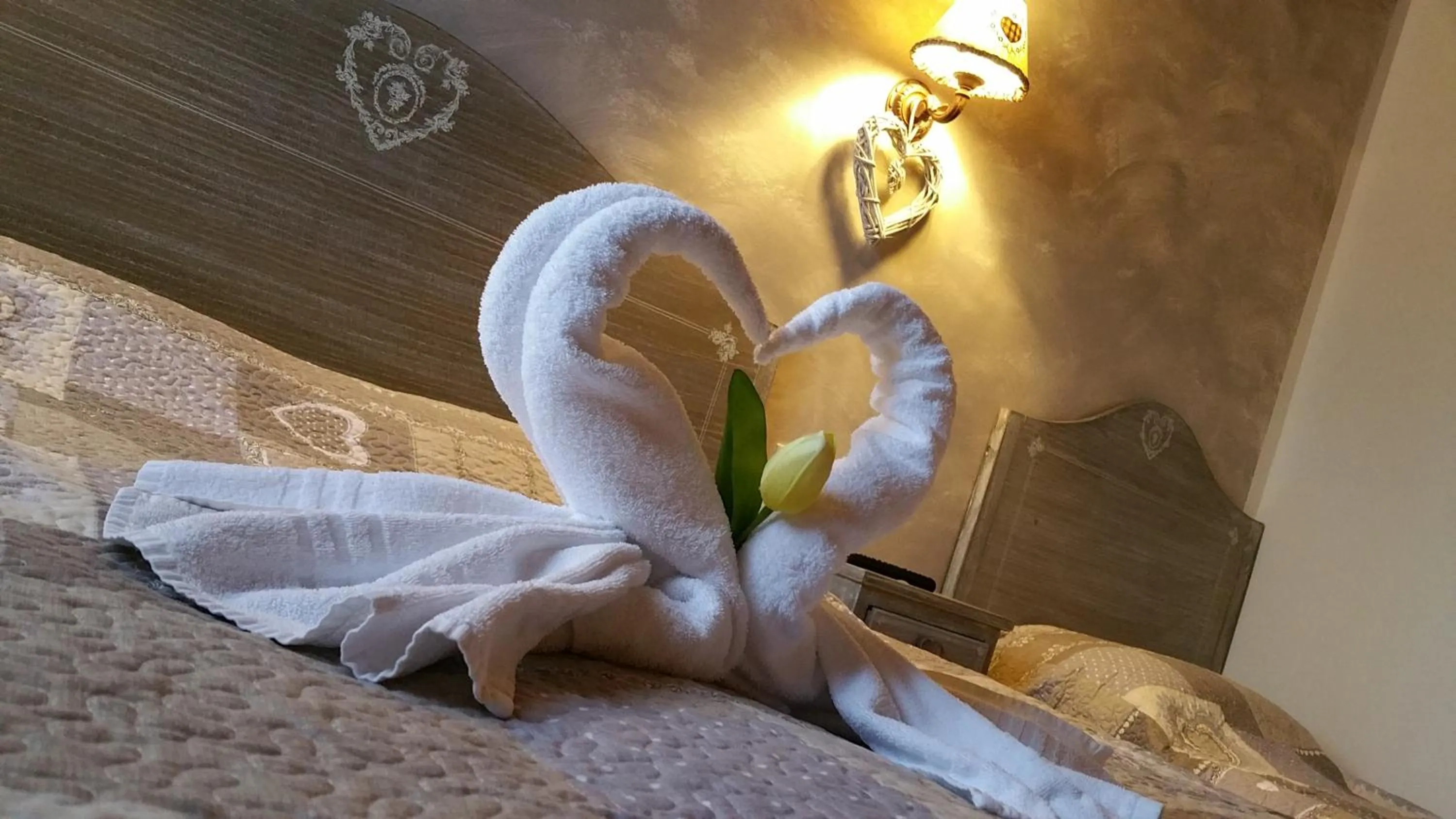 Decorative detail, Bed in La Casa Delle Rondini