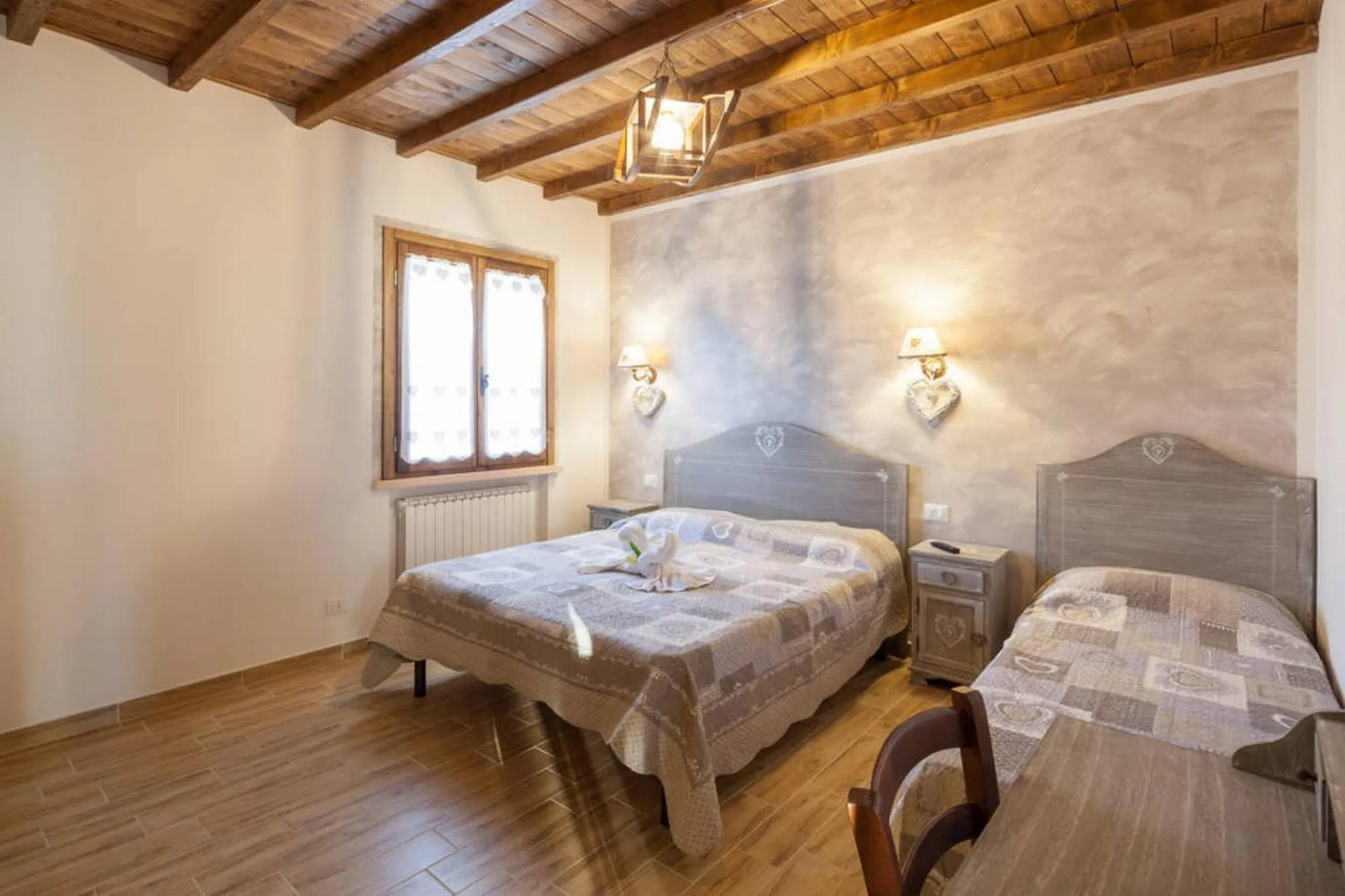 Photo of the whole room, Bed in La Casa Delle Rondini