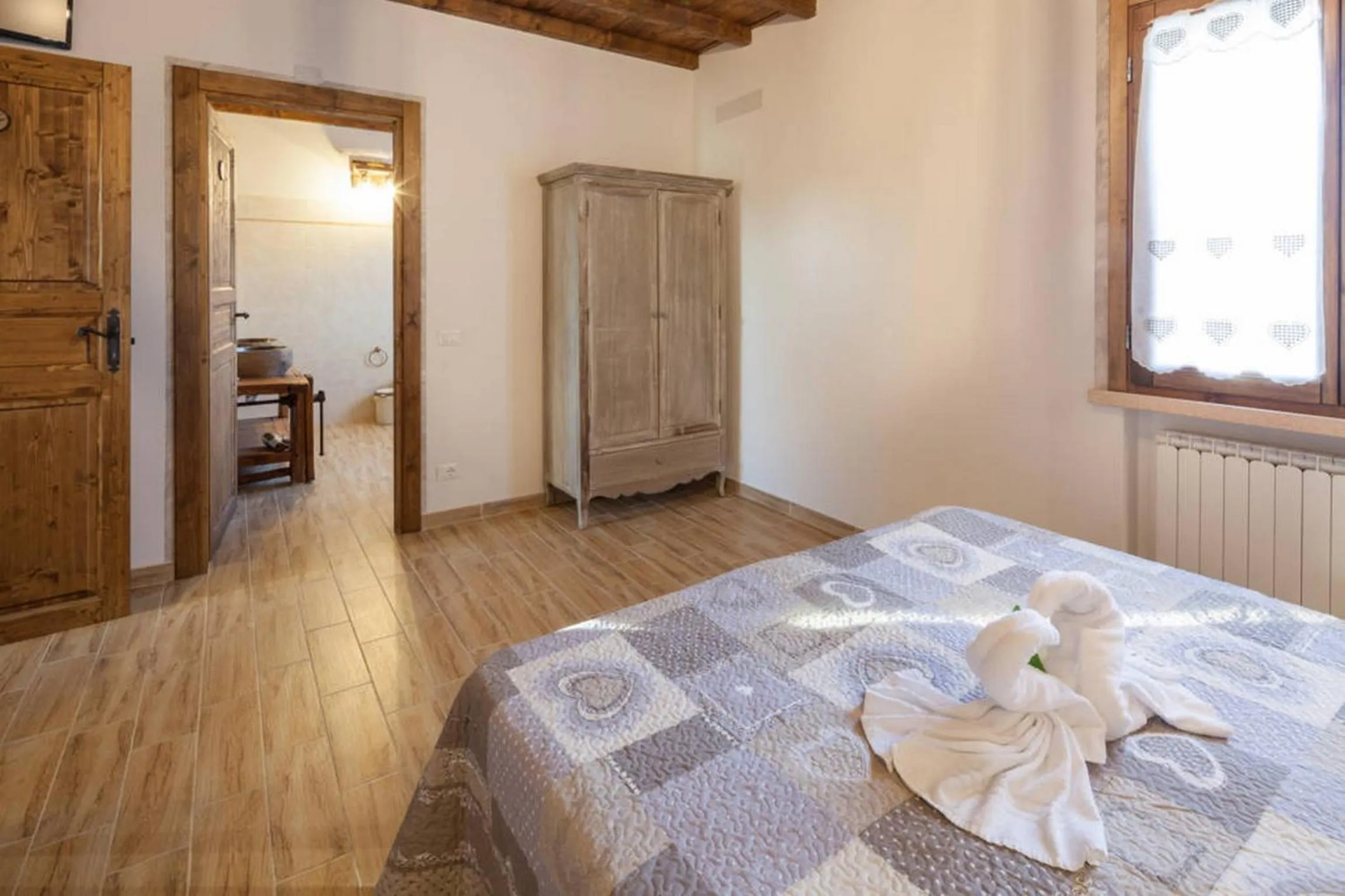 Bathroom, Bed in La Casa Delle Rondini