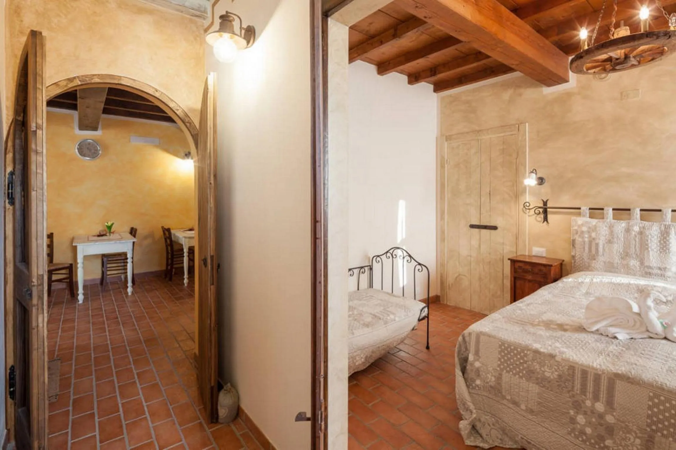 Photo of the whole room, Bed in La Casa Delle Rondini