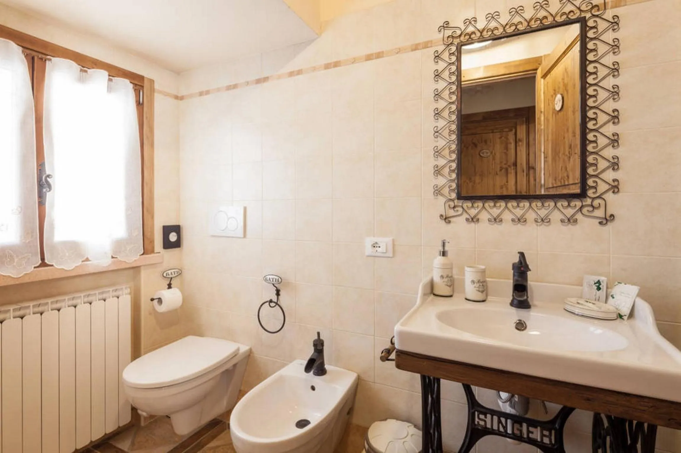 Toilet in La Casa Delle Rondini