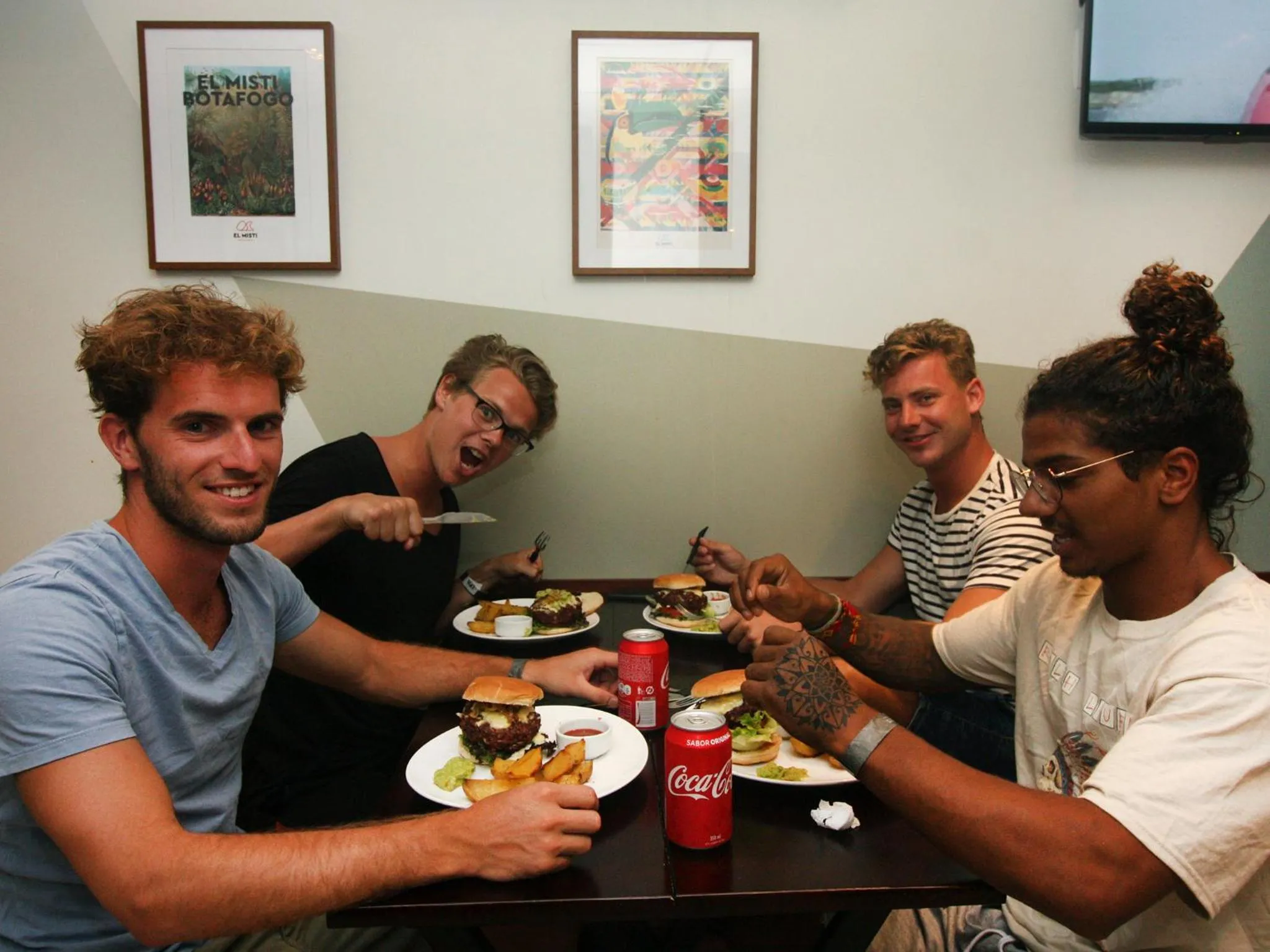 Restaurant/places to eat in El Misti Hostel Ipanema