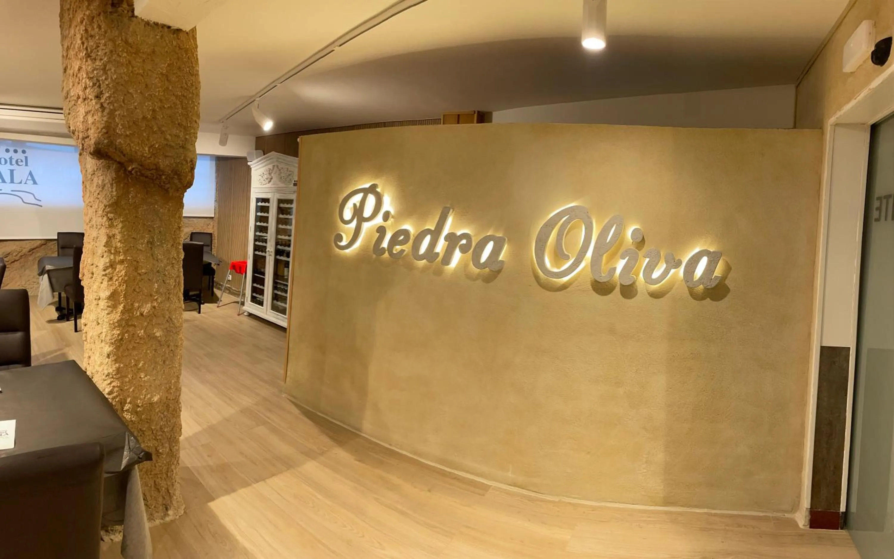 Restaurant/places to eat in Hotel Gala