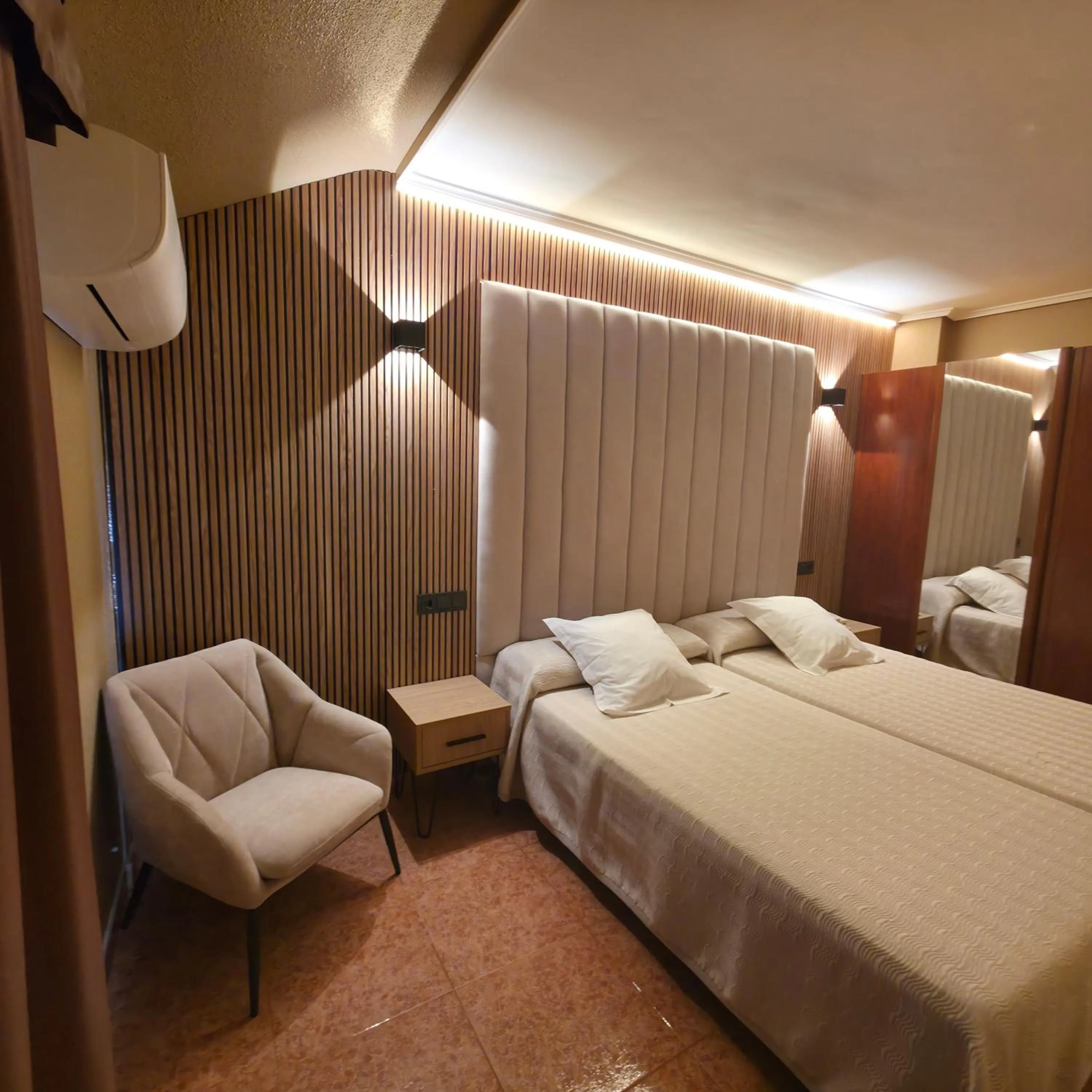 Restaurant/places to eat, Bed in Hotel Gala