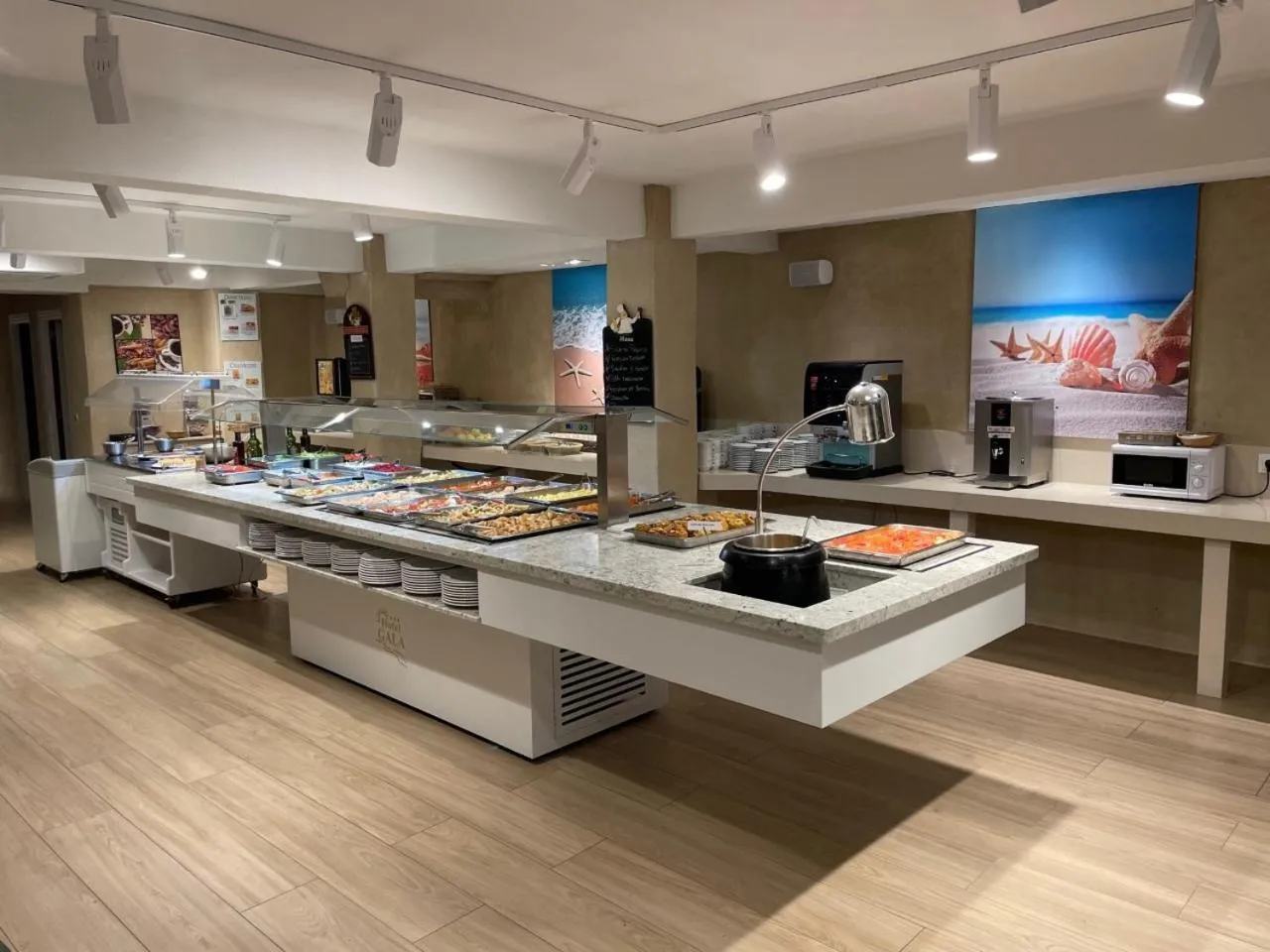 Restaurant/places to eat in Hotel Gala