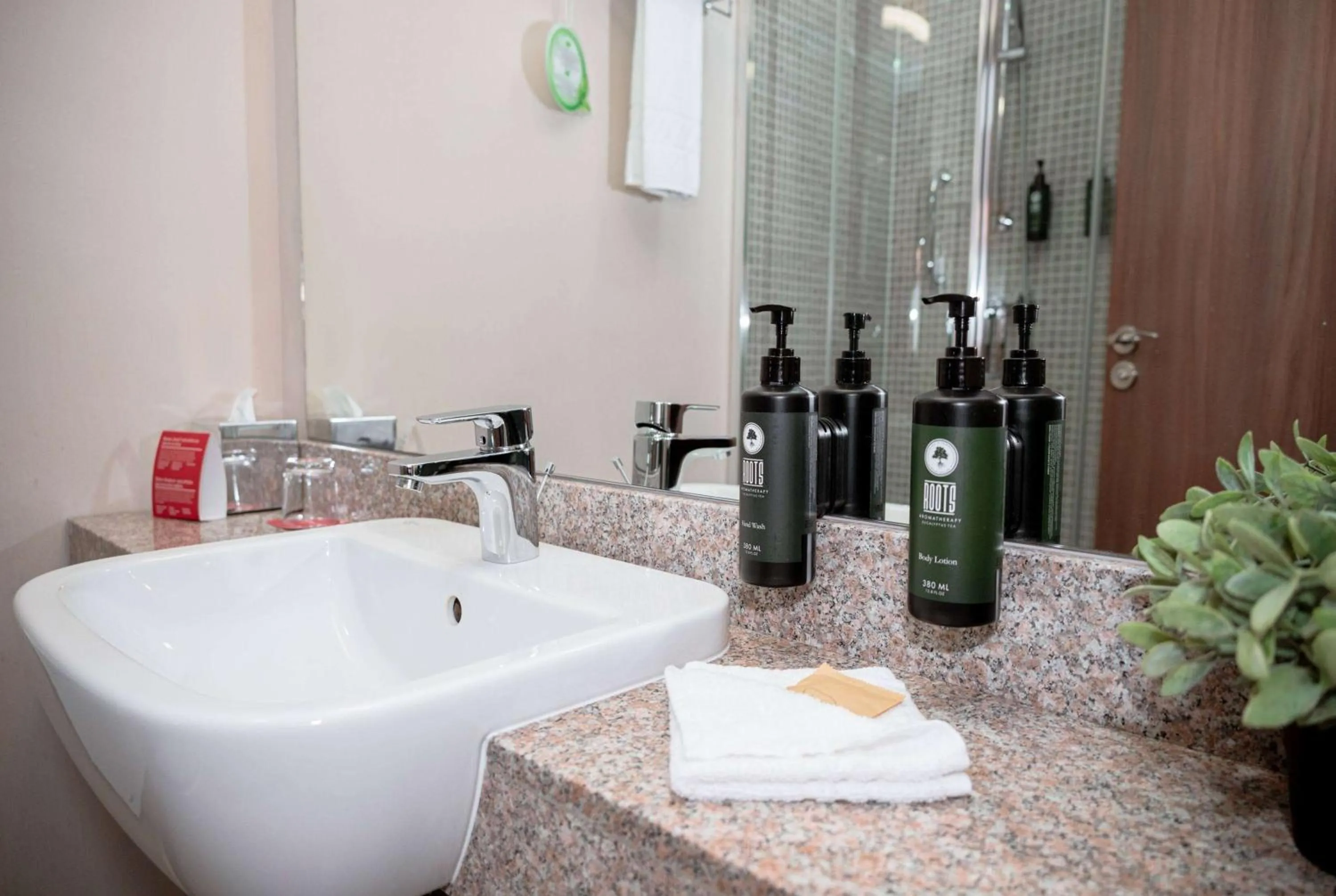 TV and multimedia in Ramada Plaza Craiova