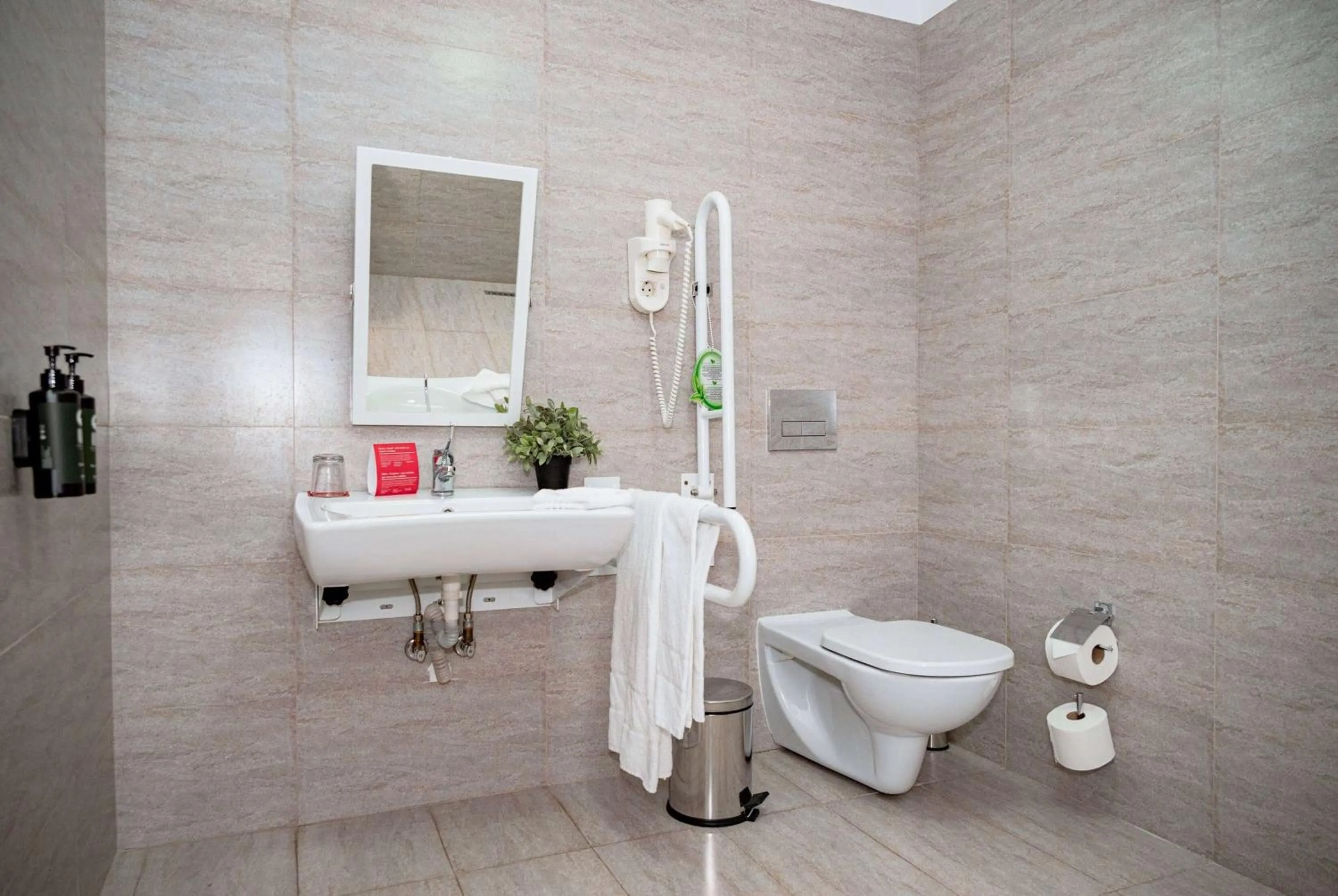 TV and multimedia in Ramada Plaza Craiova