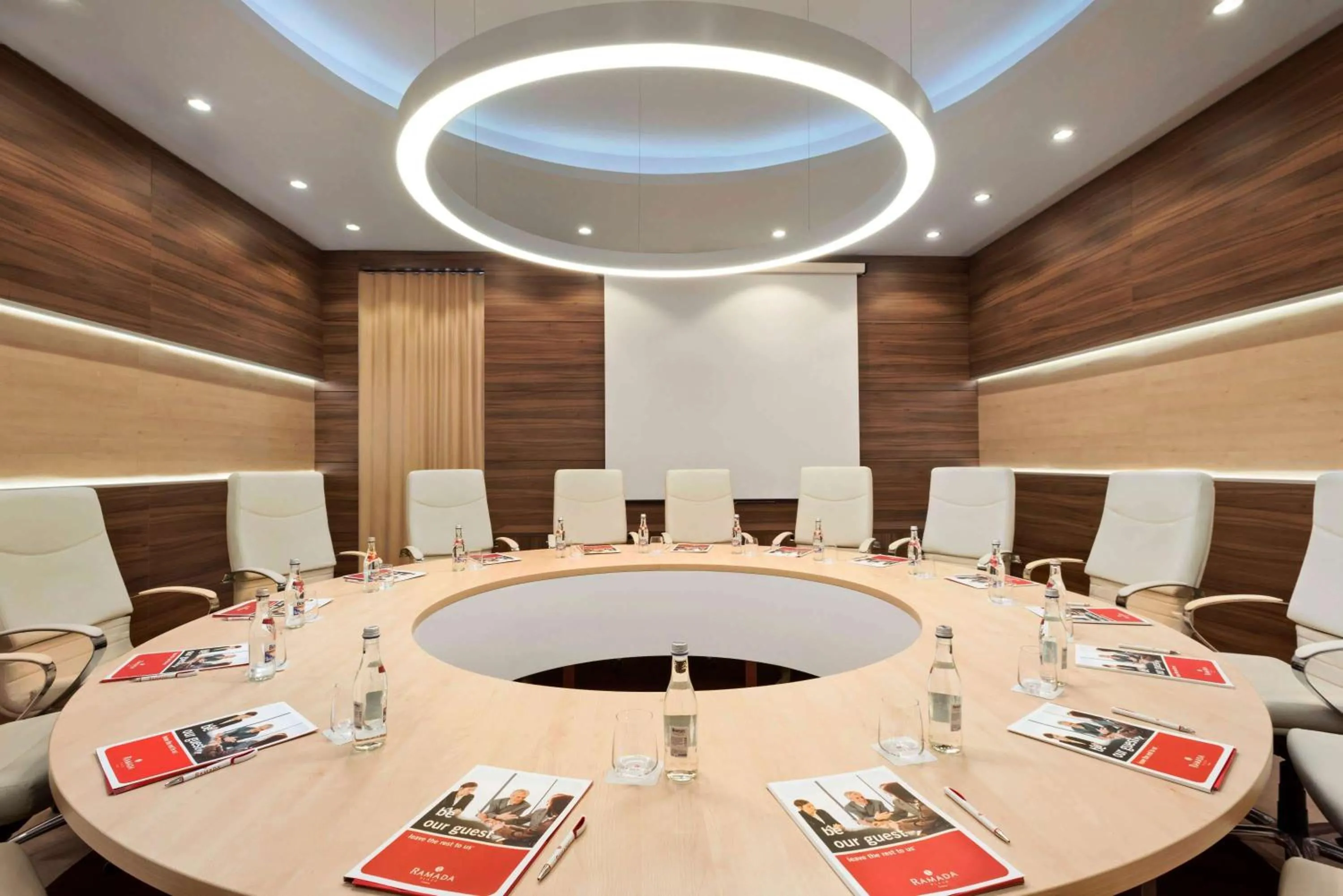 Meeting/conference room in Ramada Plaza Craiova
