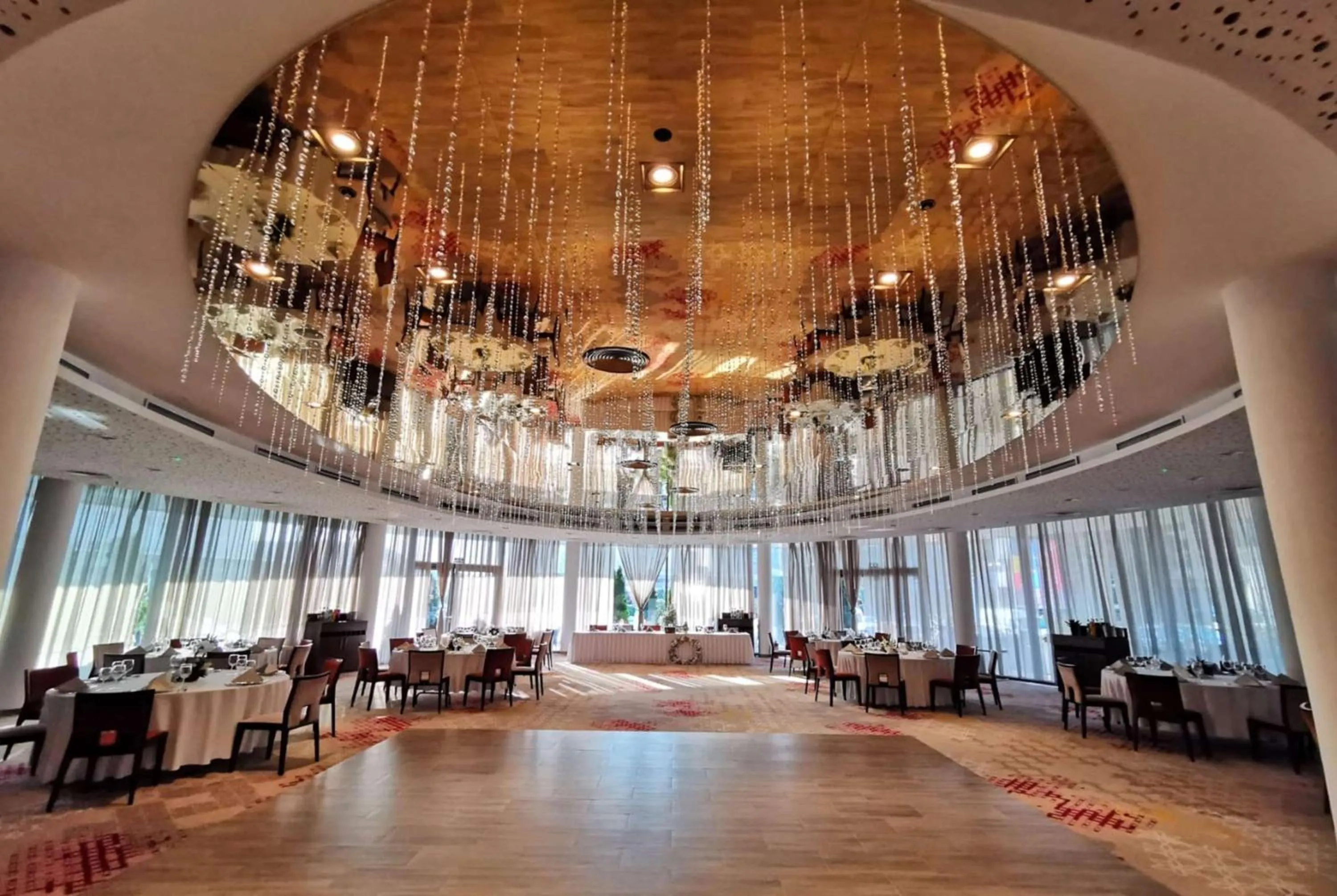 Restaurant/places to eat in Ramada Plaza Craiova