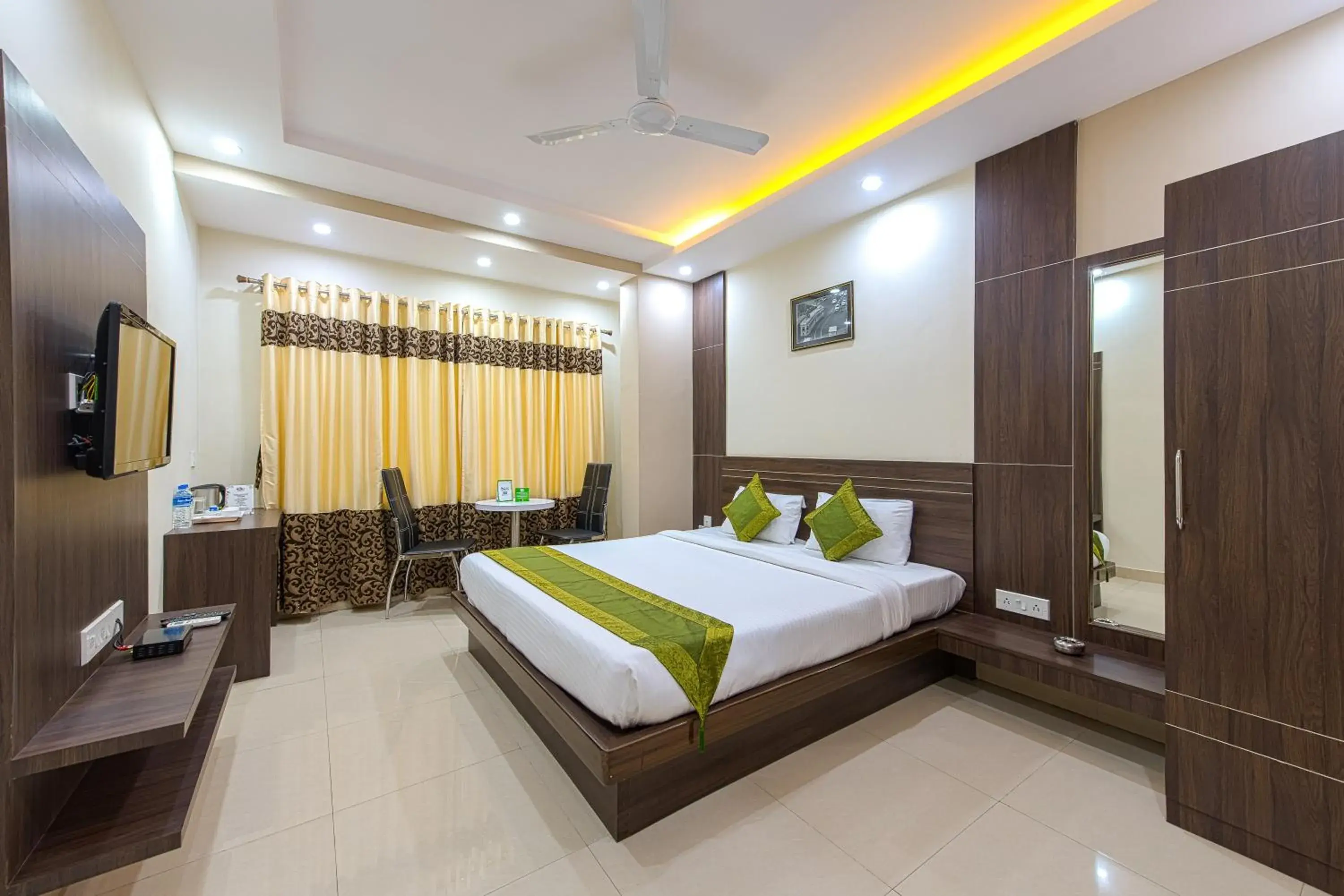 Standard Room - single occupancy in Treebo Globe International, Near Kalighat Mandir Standard Room - single occupancy in Treebo Globe International, Near Kalighat Mandir