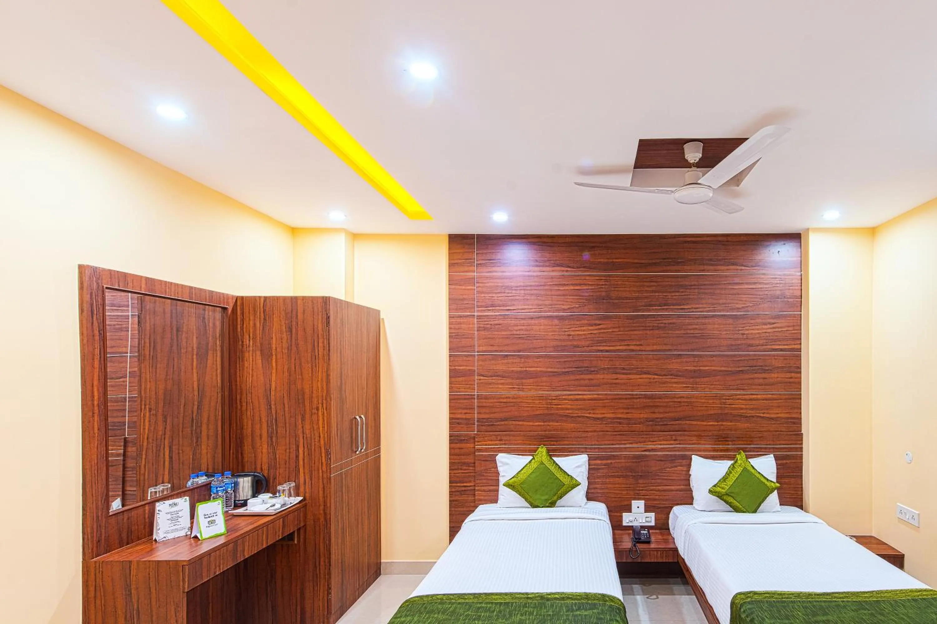 Bed in Treebo Globe International, Near Kalighat Mandir