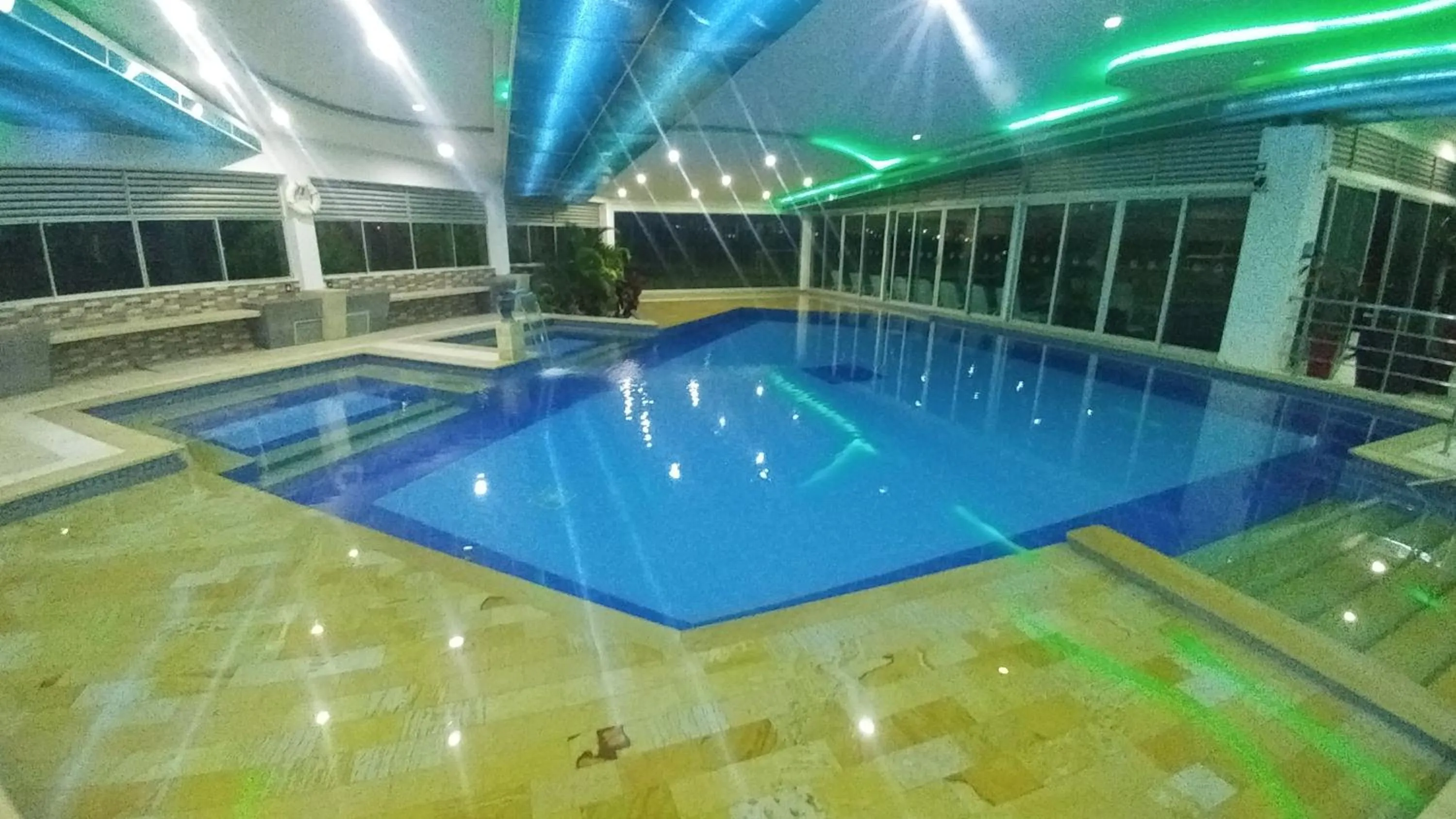 Swimming pool in Hotel Campestre El Cisne