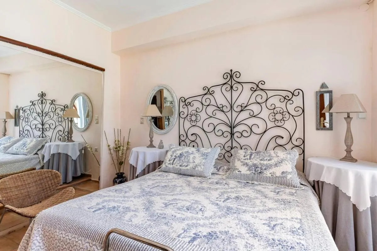 Bed in Calergi Residence - Holidays in Crete