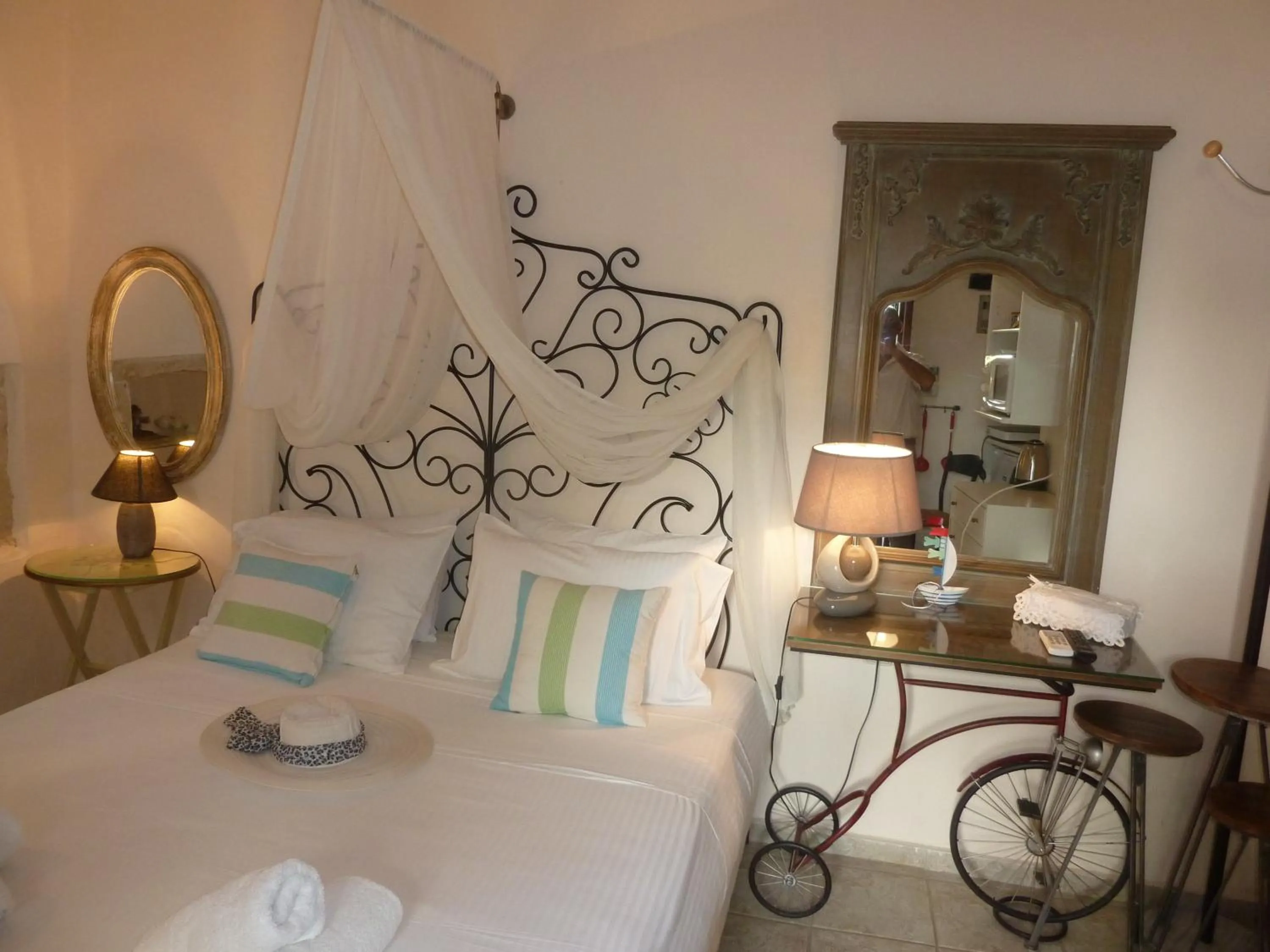Bed in Calergi Residence - Holidays in Crete