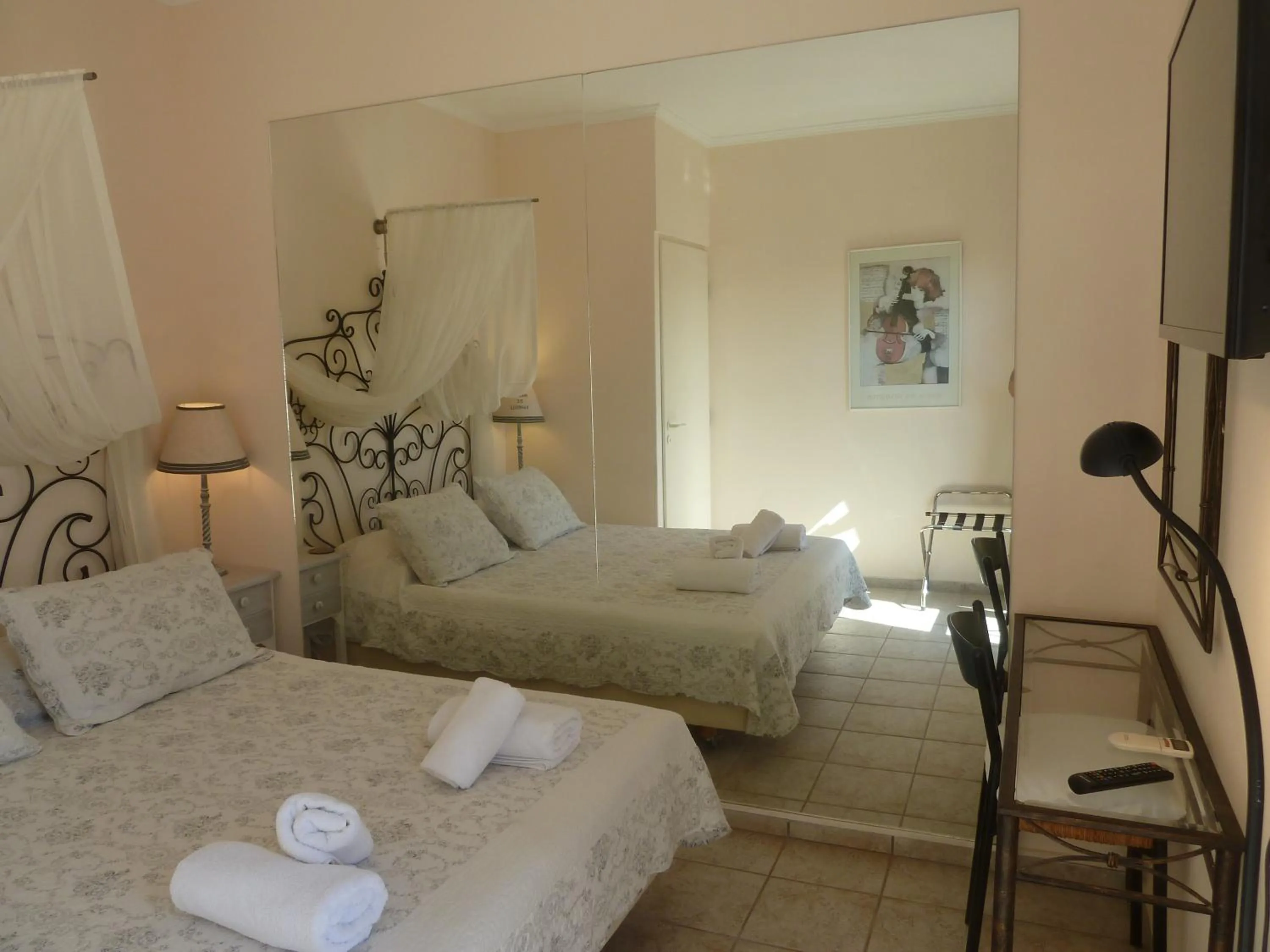 Bed in Calergi Residence - Holidays in Crete
