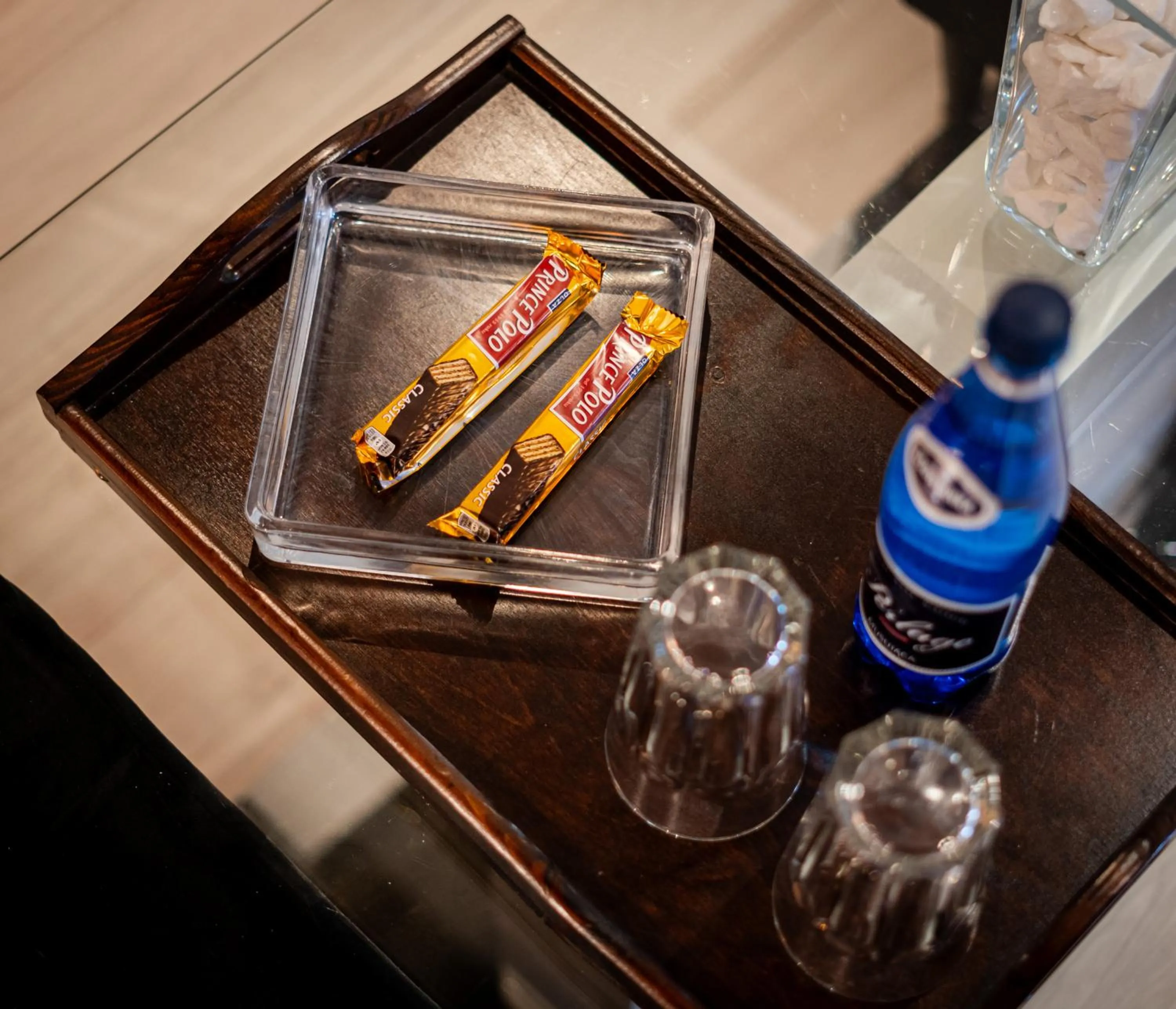 Food and drinks in Diamonds Apartment