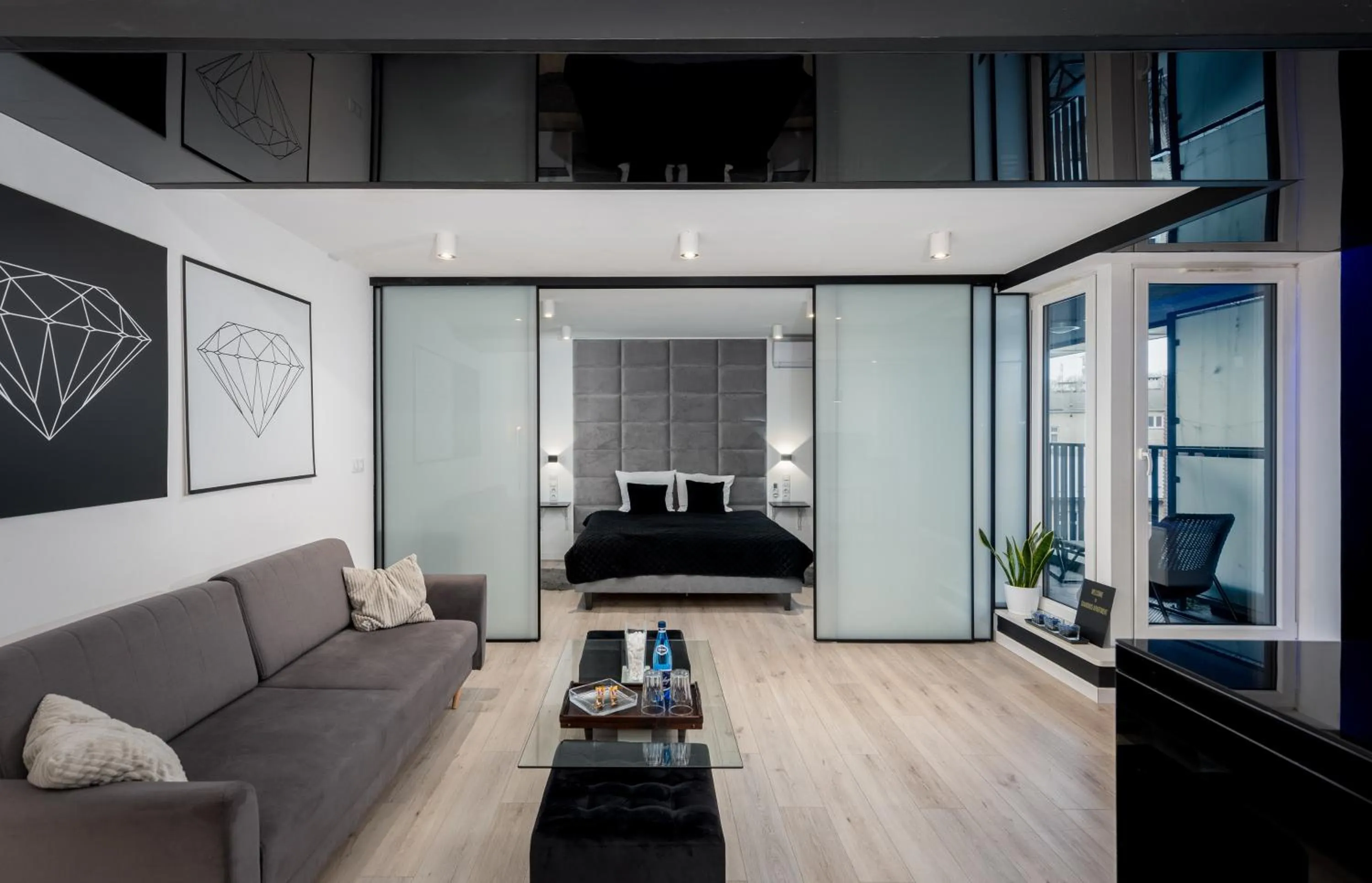 Bed in Diamonds Apartment