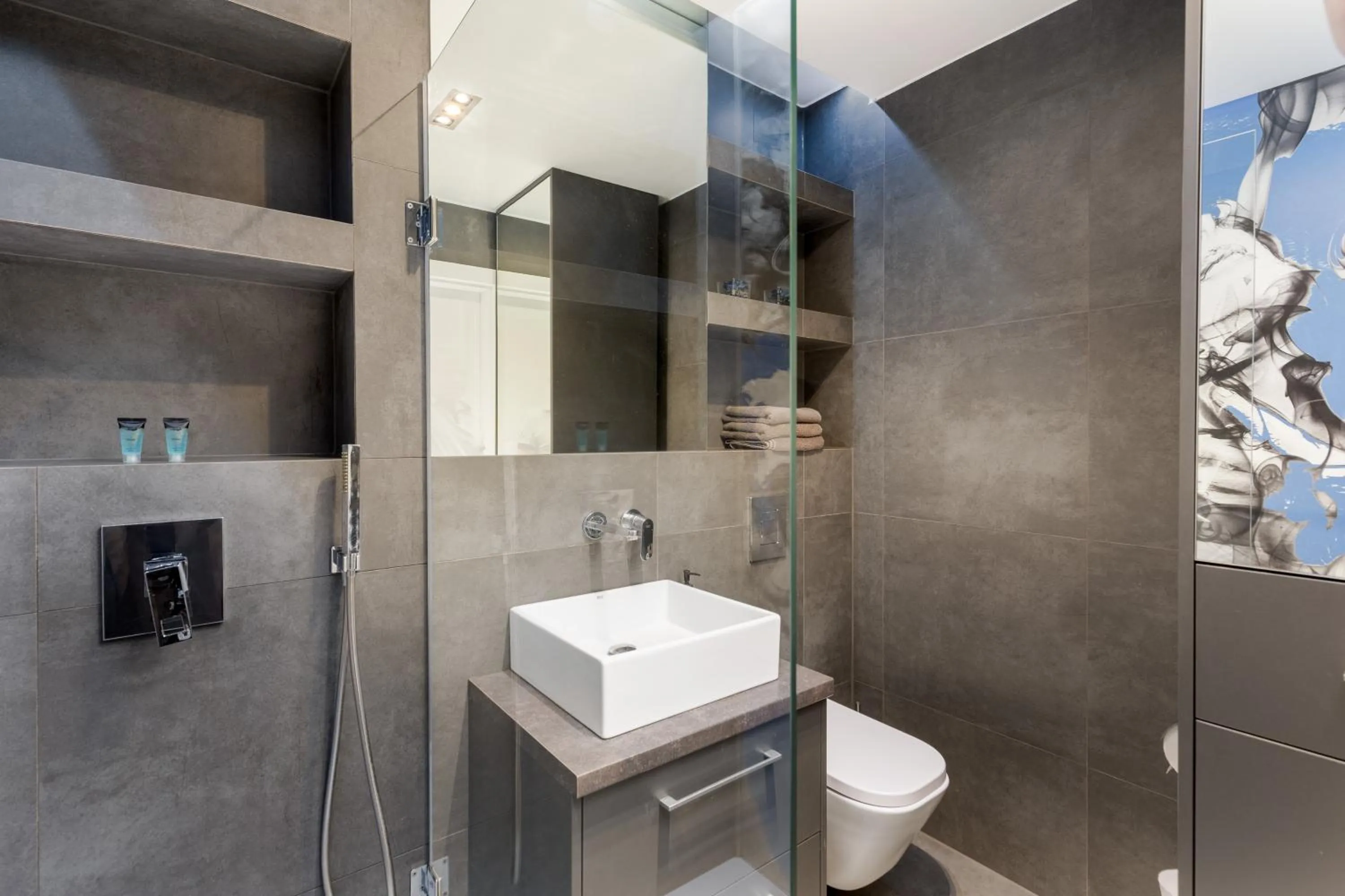 Toilet in Diamonds Apartment