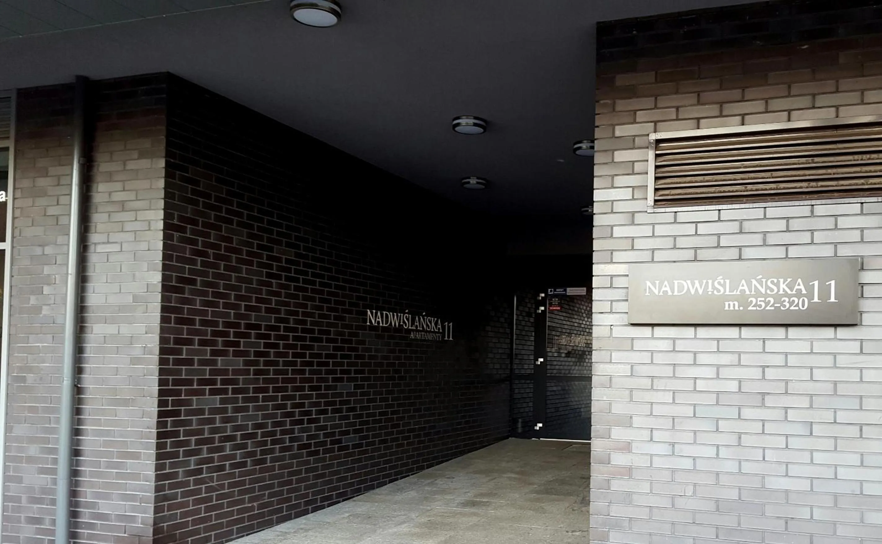 Facade/entrance in Diamonds Apartment